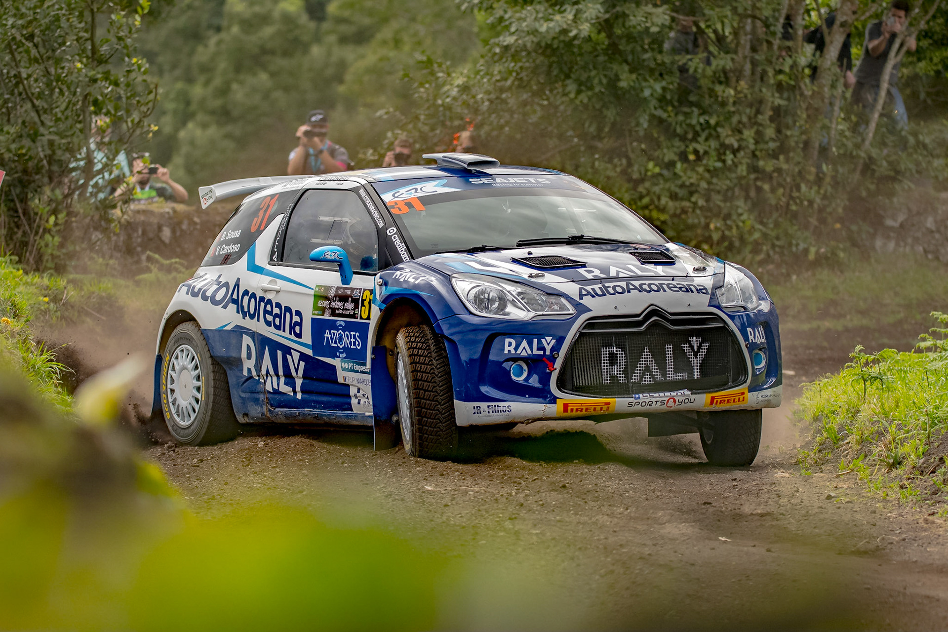 📷 André Frias (c) 😍 azoresrallye.contraTempo.com 🇵🇹 #FIAERC #Azoresrallye #Visitazores #GotTalentProveIt #Percy #ForTheBraves ✈️ https://www.azoresairlines.pt