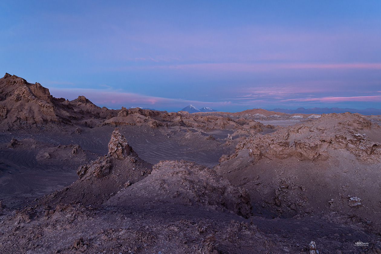 Valle de La Luna. Volcán Licancabur al fondo