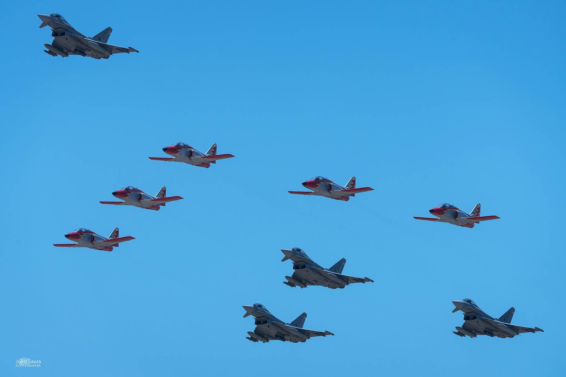 Formación Patrulla Águila y ALA14