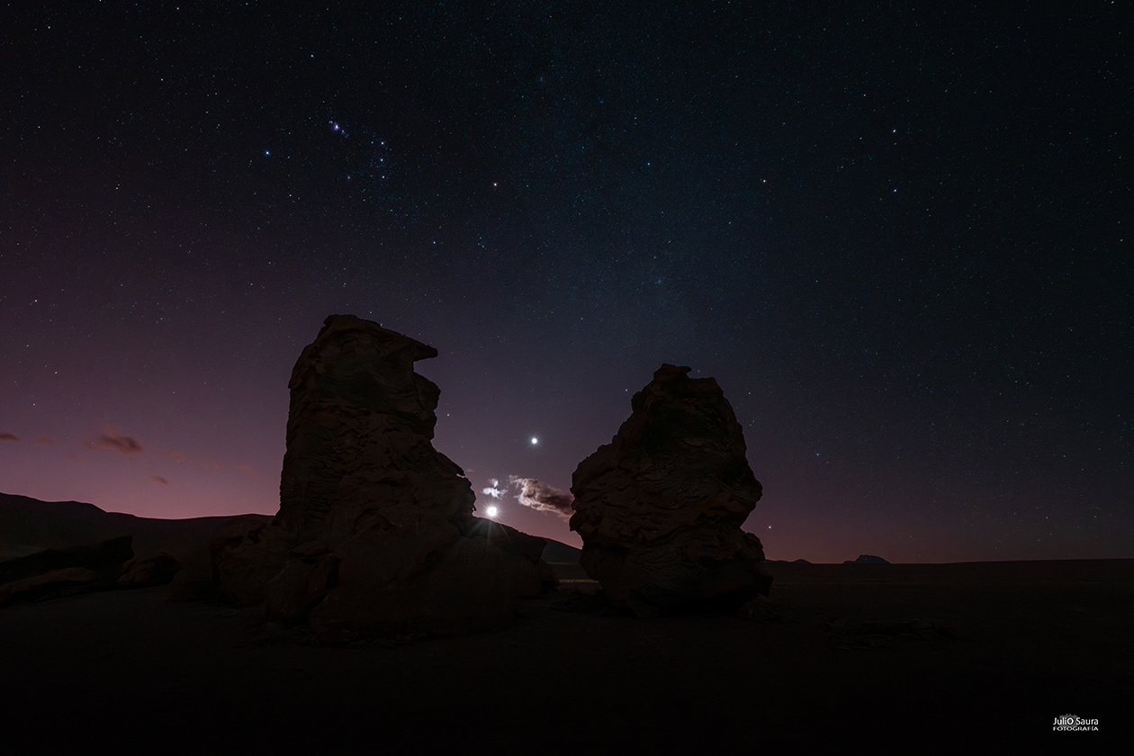 Monjes de La Pacana. Luna, Venus y Orión