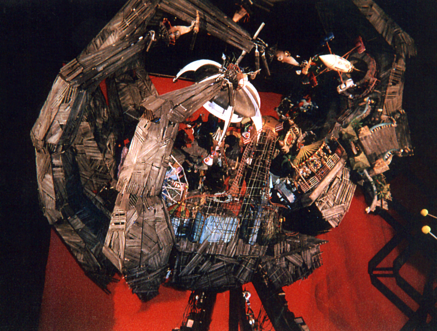 Amusement park / mechanical hand miniature.