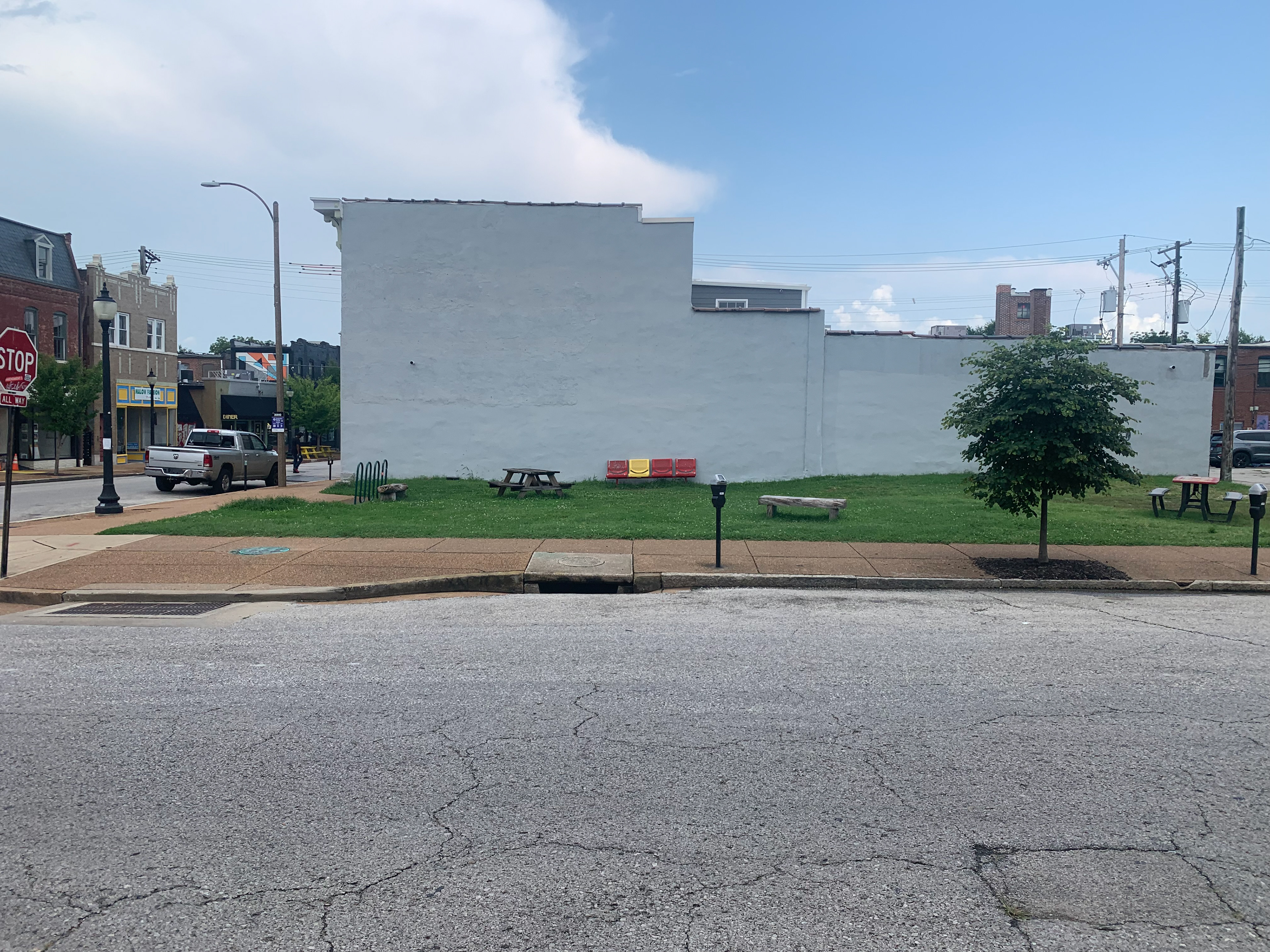 Blank Wall of 2616 Cherokee