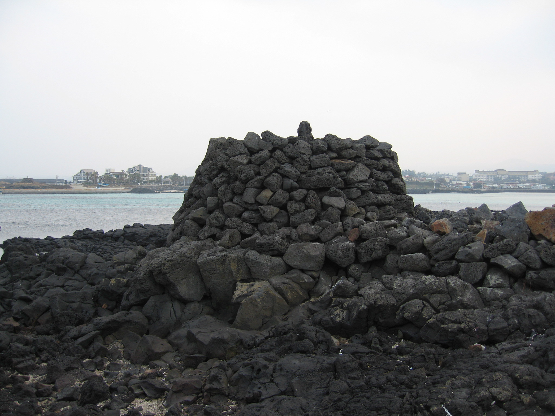 Jeju Sinheung-ri Radiation Tower No. 2. Photograph by Academy of Korean Studies, Namhae Yoo