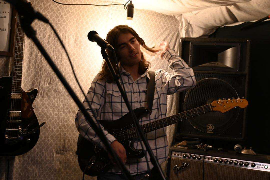 Guitarist / Vocalist Jeremy Satchell