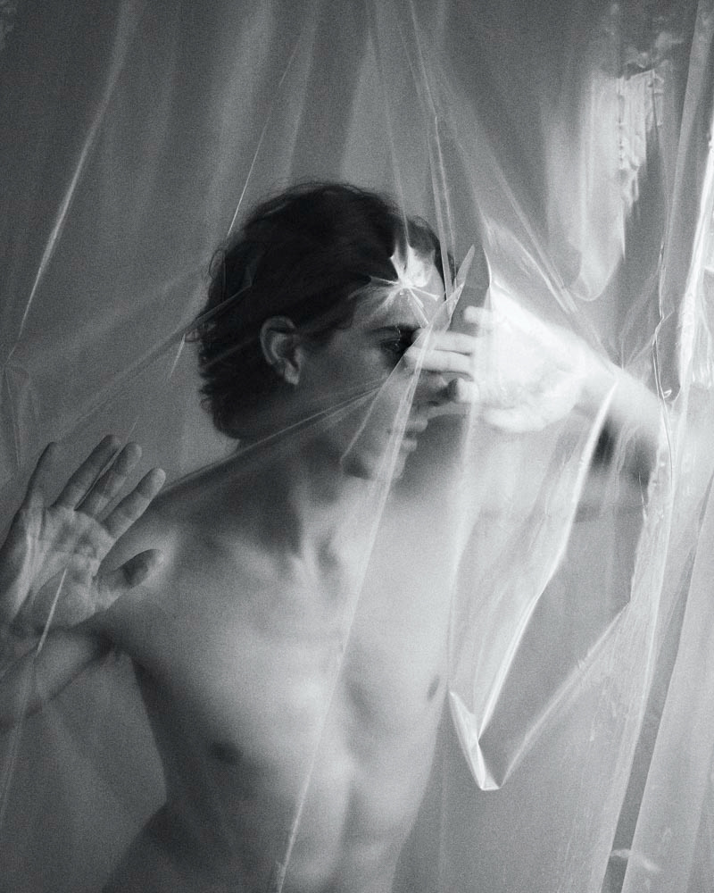 Lau Comet, Adon Management Agency