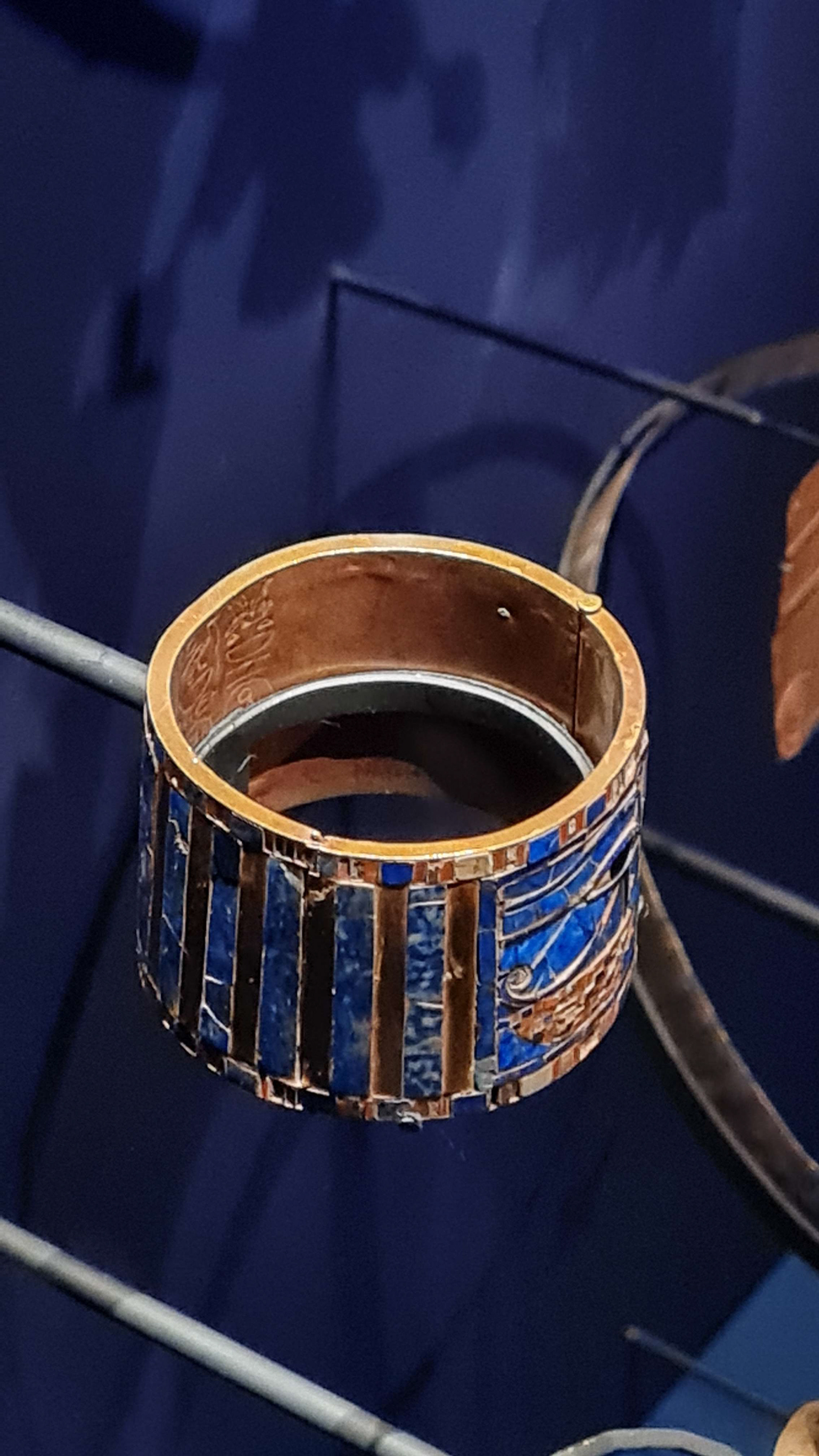 Anneau de Sésostris II Collier large de Néférou-Ptah (Exposition Ramsès et l'or des Pharaons)