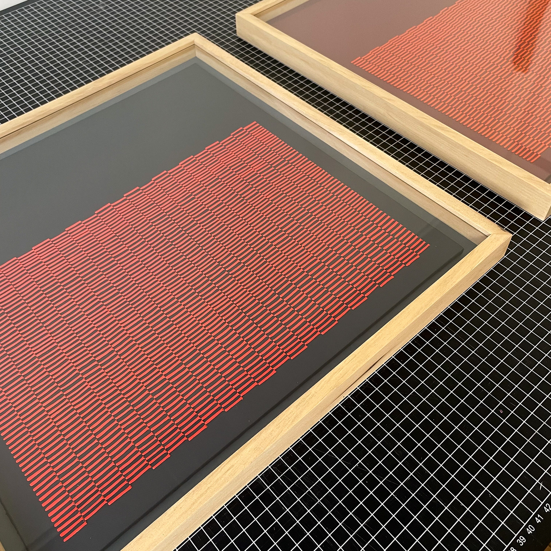 Obra: Magdalena Recher. Enmarcación tipo caja. Moldura 20x40mm y madera tepa.
