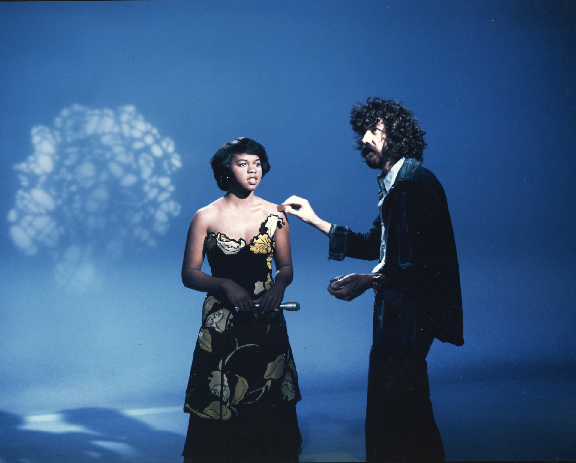 Daniel Flannery applying makeup to Deniece Williams (Singer)