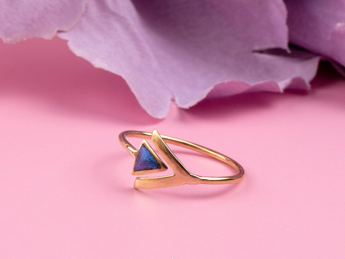 Dreiklang – offener Ring mit Dreiecke und Farbwechsel-Effekt