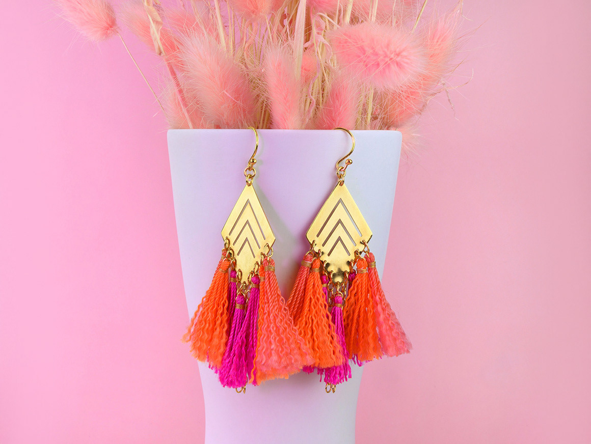 Neon Orange Pink Boho - Ohrringe mit Quasten von handvollendet
