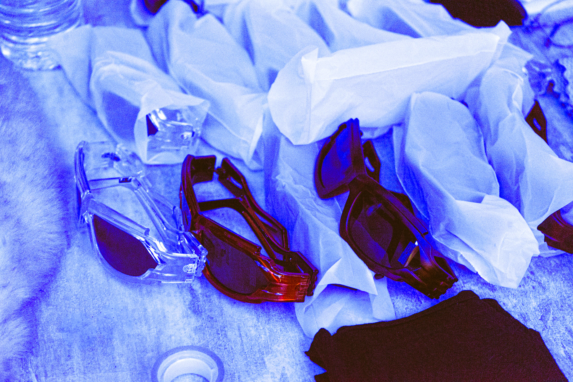 Glasses, Backstage