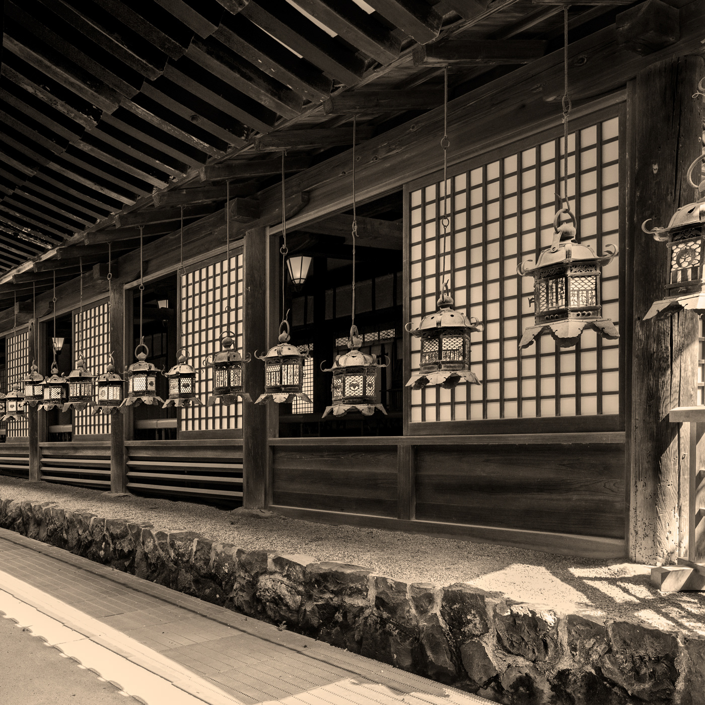 Kairou (回廊), Kasugataisha shrine (春日大社), デジタルプリントを用いたモノクロ画像の鶏卵紙作成のための作品 Albumen print, digital negative, monochrome、日本、奈良、鶏卵紙、albumen print