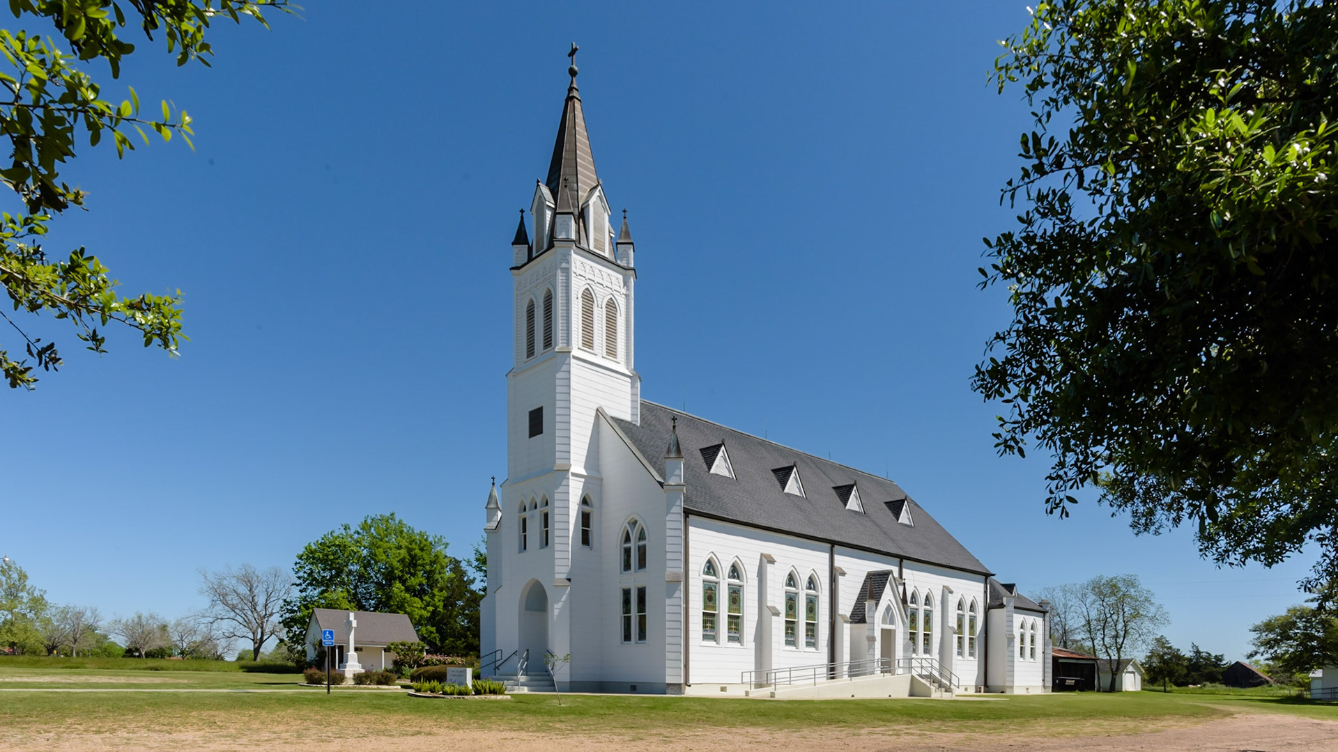 Location: Near Schulenburg TX