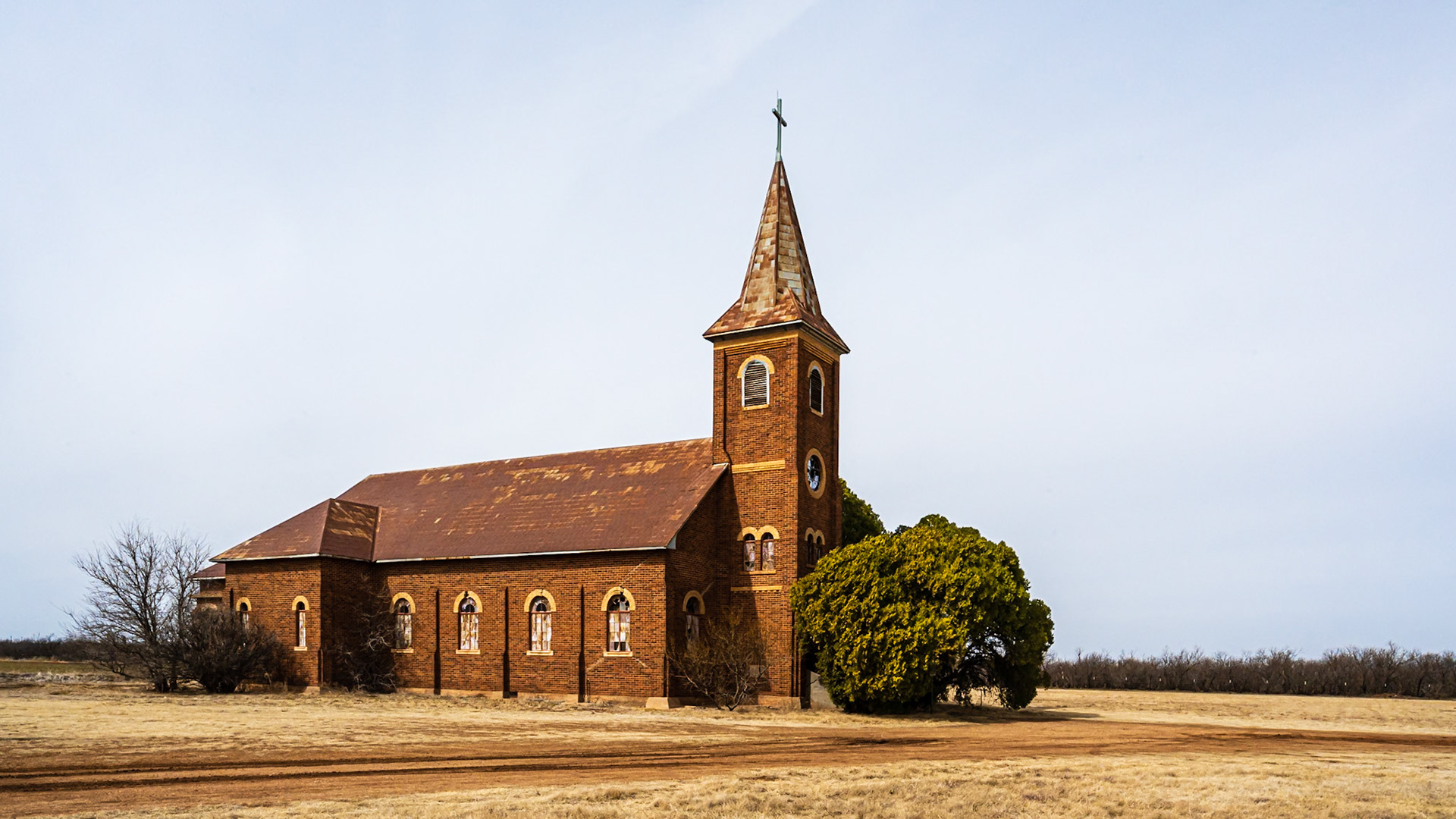 Bomarton, on U.S. Highway 277 near the Knox county line in southwest Baylor County, was founded in 1906, when the Wichita Valley Railroad was extended from Seymour to Abilene. It was named for W. H. Bomar, an early settler. Tom McClure established a post office in 1906 in his store. B. B. Calfee and J. R. Snyder ran another early store. A school was started in 1907, churches were constructed between 1908 and 1910, and two cotton gins were operating in 1914. Marketing and baseball games made Bomarton a lively center on Saturdays. Another amenity was a large open grazing area for milk cows and calves. The population in the community was 580 in 1920, 600 in 1930, and 598 in 1940. During and after World War II Bomarton declined. The population was 150 in 1960, twenty-seven in 1980, twenty-three in 1990, and fifteen in 2000.
