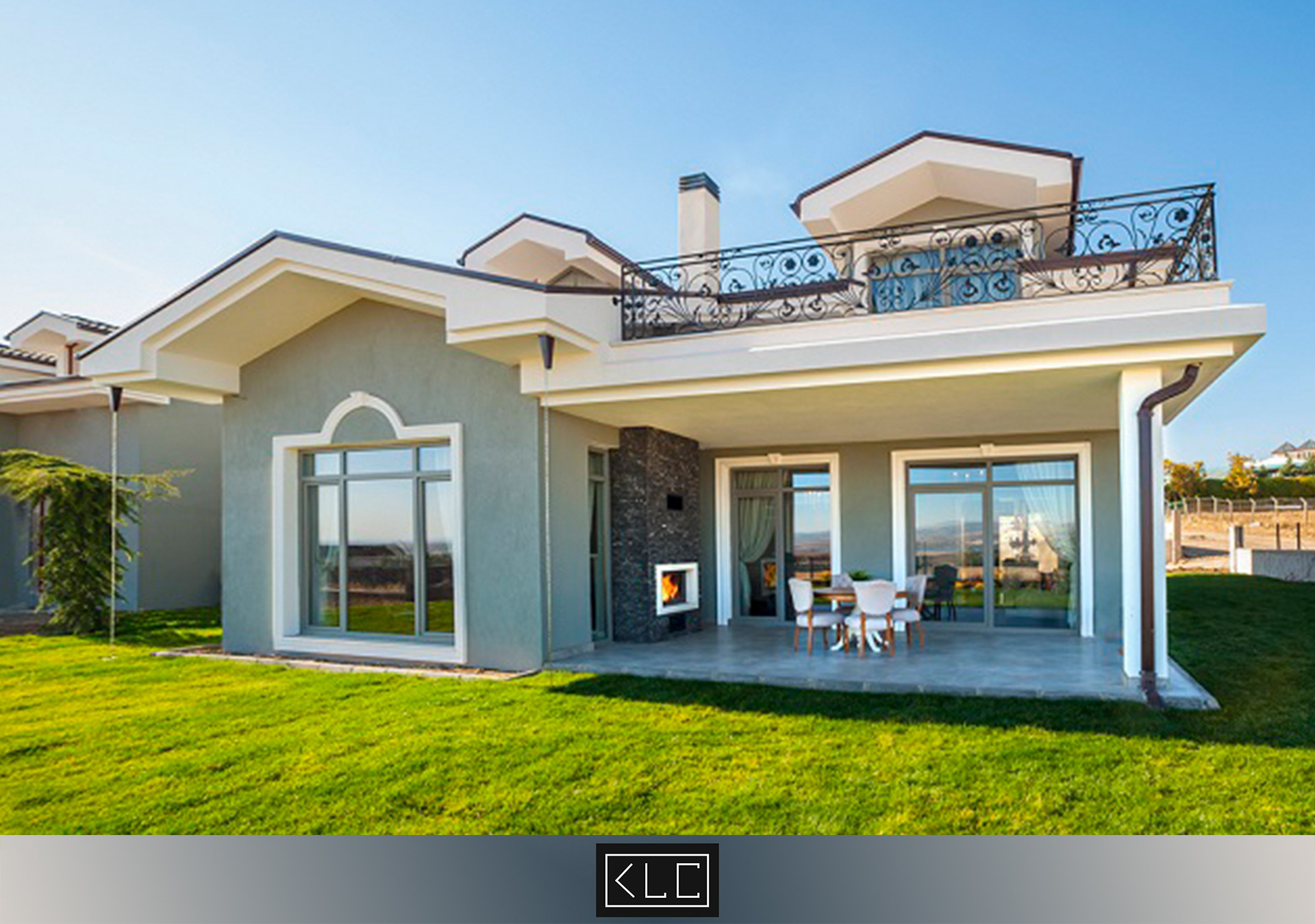 Kuğu Gölü Villaları 🦢  Ankara Gölbaşı’nda 27.000 m²’lik bir alanda inşaatını ve tasarımı yaptığımız Lüks Villa Sitesi projemizde; 35 adet müstakil villa seçeneği bulunmaktadır. 🏡🏡🏡  Villalarımız, yatay yaşam konsepti ile tasarlanmış olup 2019 yılında teslim edilmiştir.