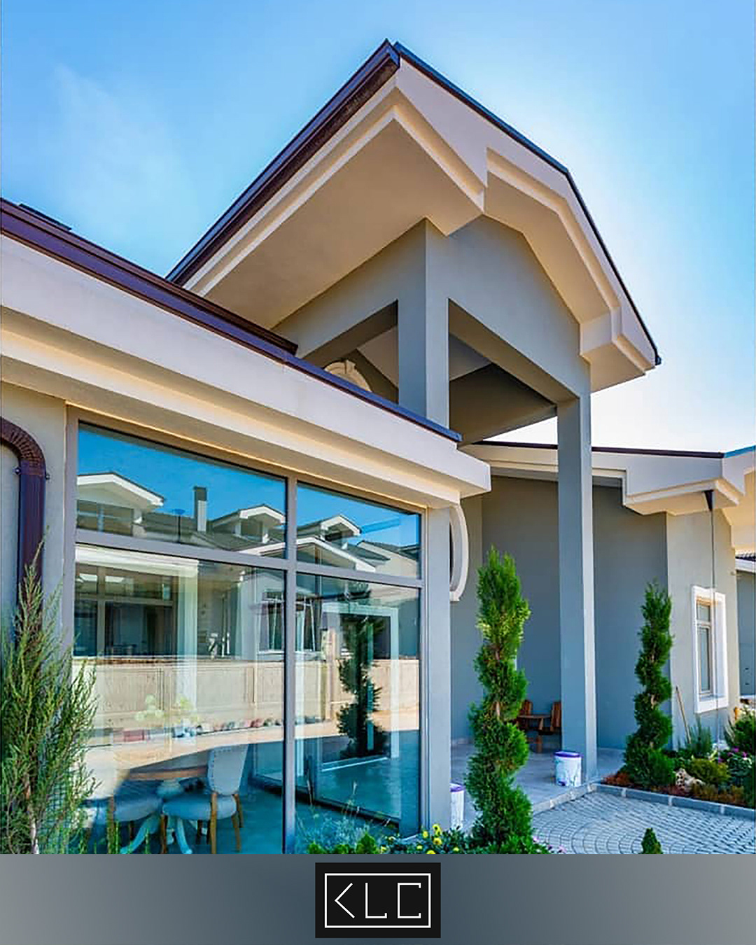 Kuğu Gölü Villaları 🦢  Ankara Gölbaşı’nda 27.000 m²’lik bir alanda inşaatını ve tasarımı yaptığımız Lüks Villa Sitesi projemizde; 35 adet müstakil villa seçeneği bulunmaktadır. 🏡🏡🏡  Villalarımız, yatay yaşam konsepti ile tasarlanmış olup 2019 yılında teslim edilmiştir.