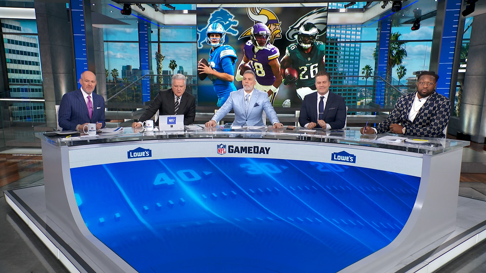 Weekly Custom: Notable QBs - MONITOR DISPLAY (On Set)