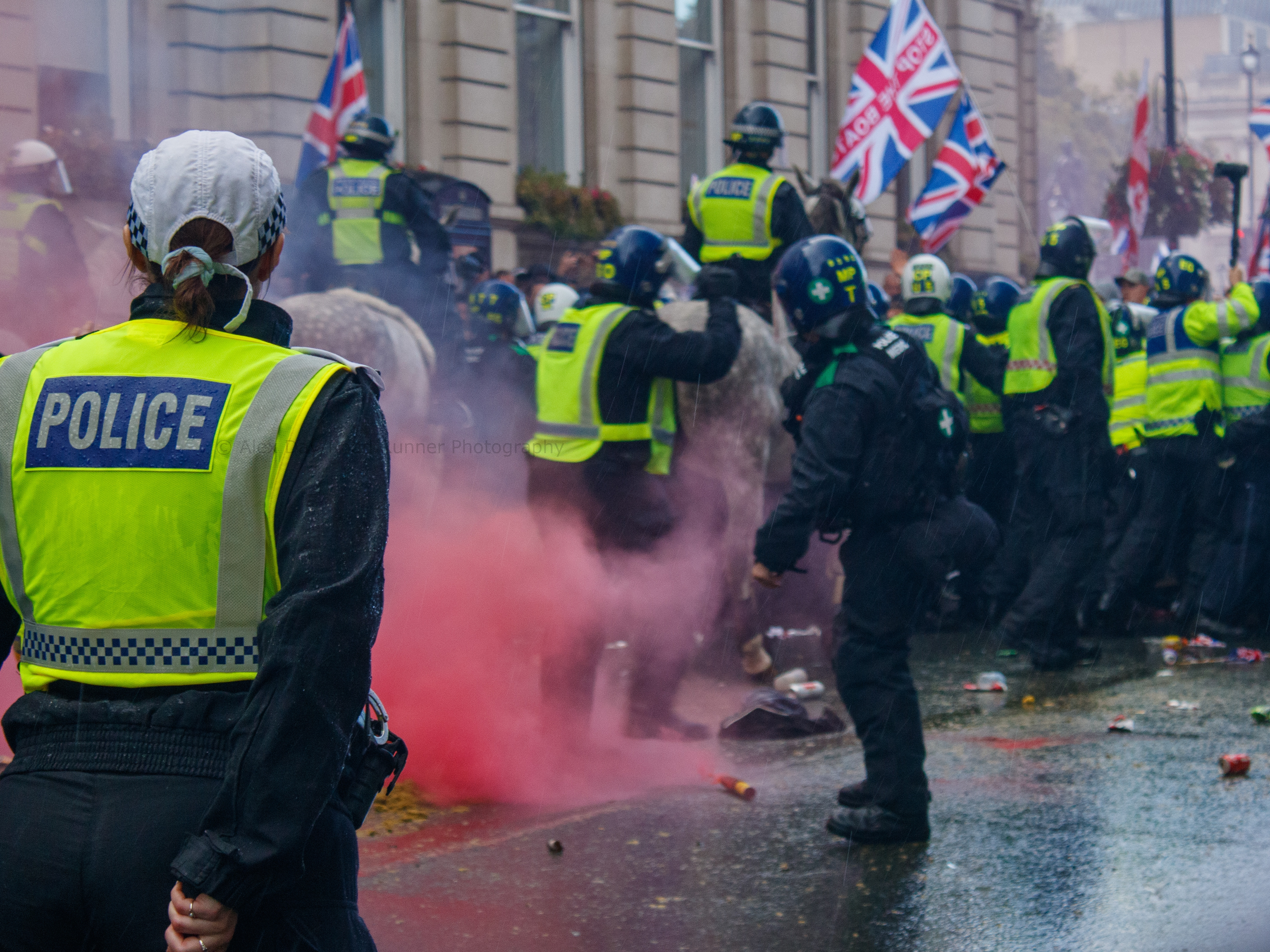 Protesters and police clash in Trafalgar Square