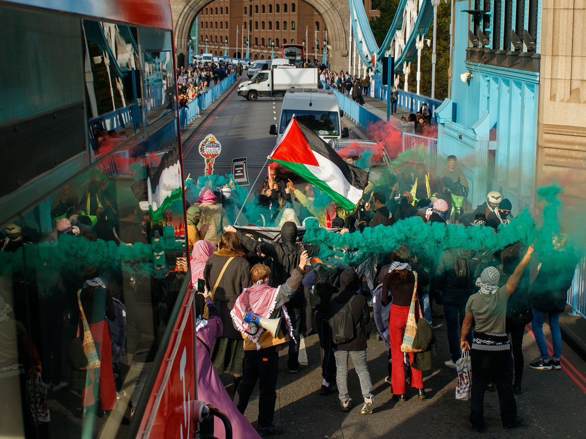 Palestine groups block Tower Bridge