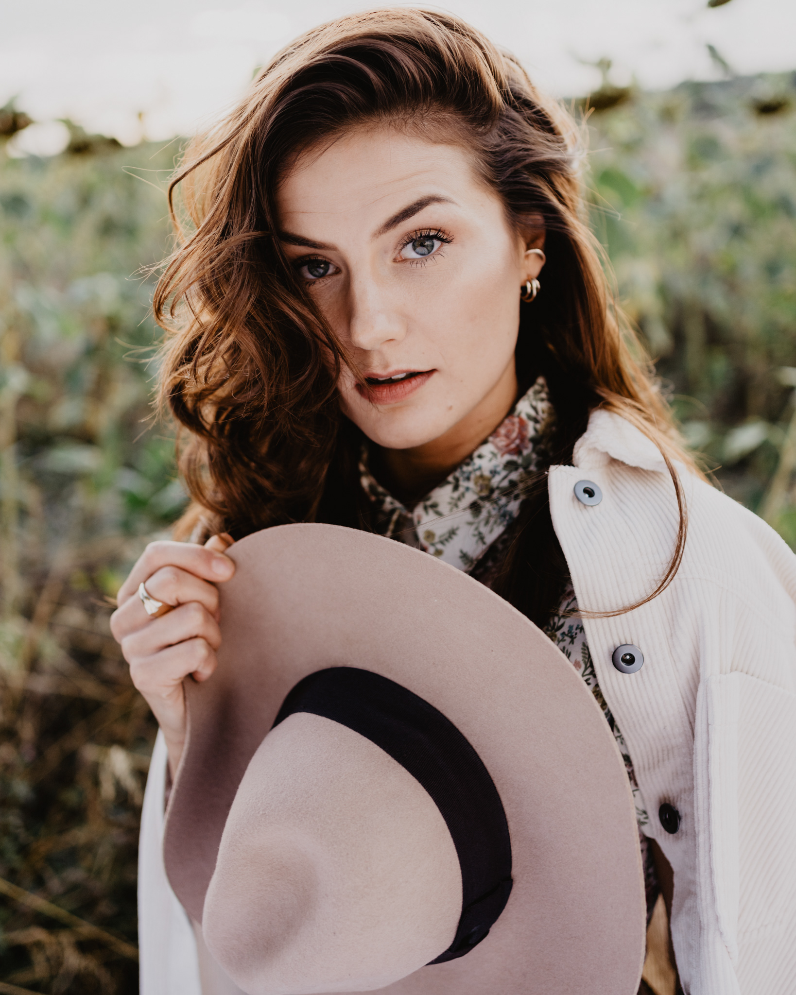 Portraitaufnahme mit Hut von Ronja in Oberhausen von Marcel Orry Claer