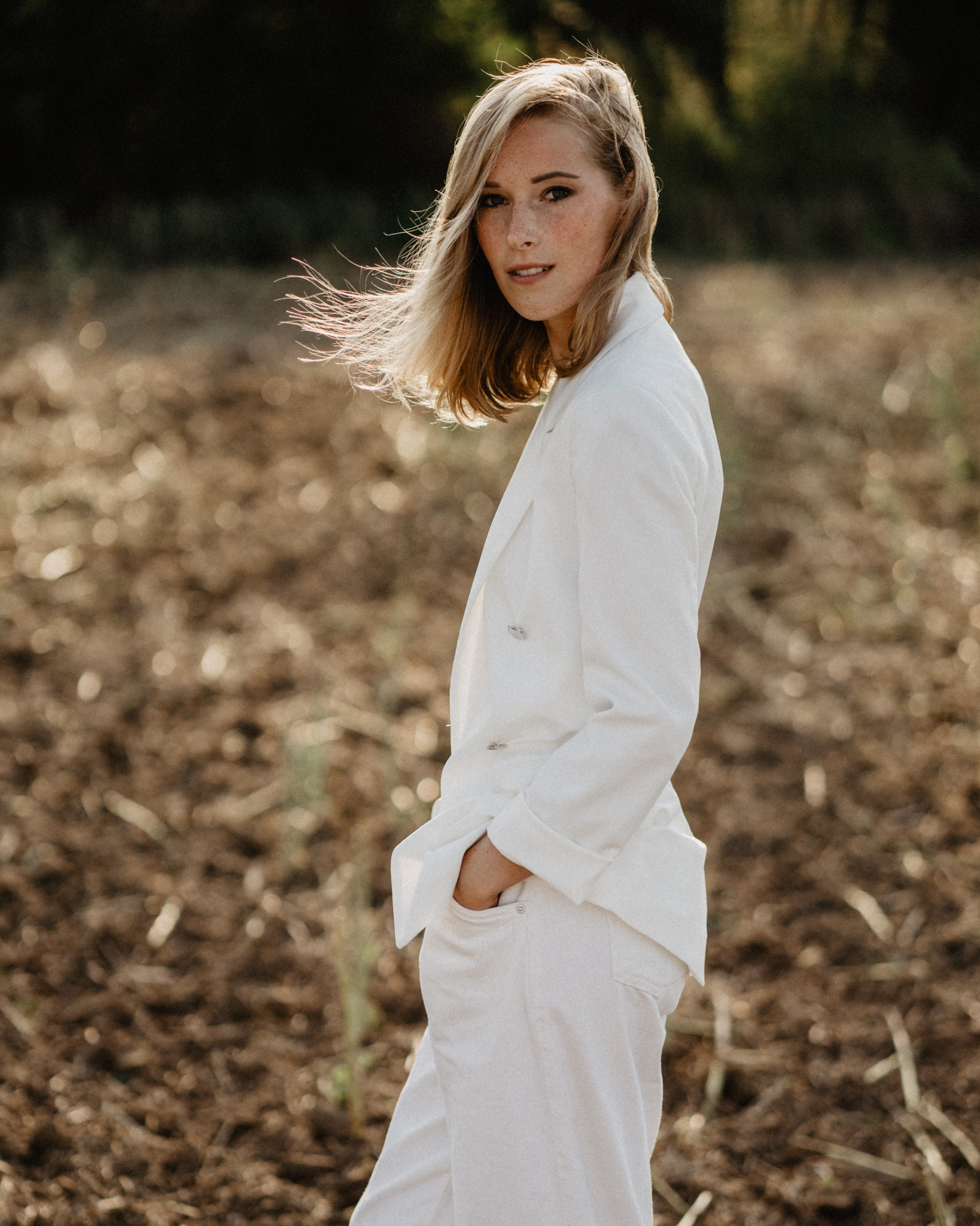 Portraitaufnahme von Katharina im Freienin Unna von Marcel Orry Claer