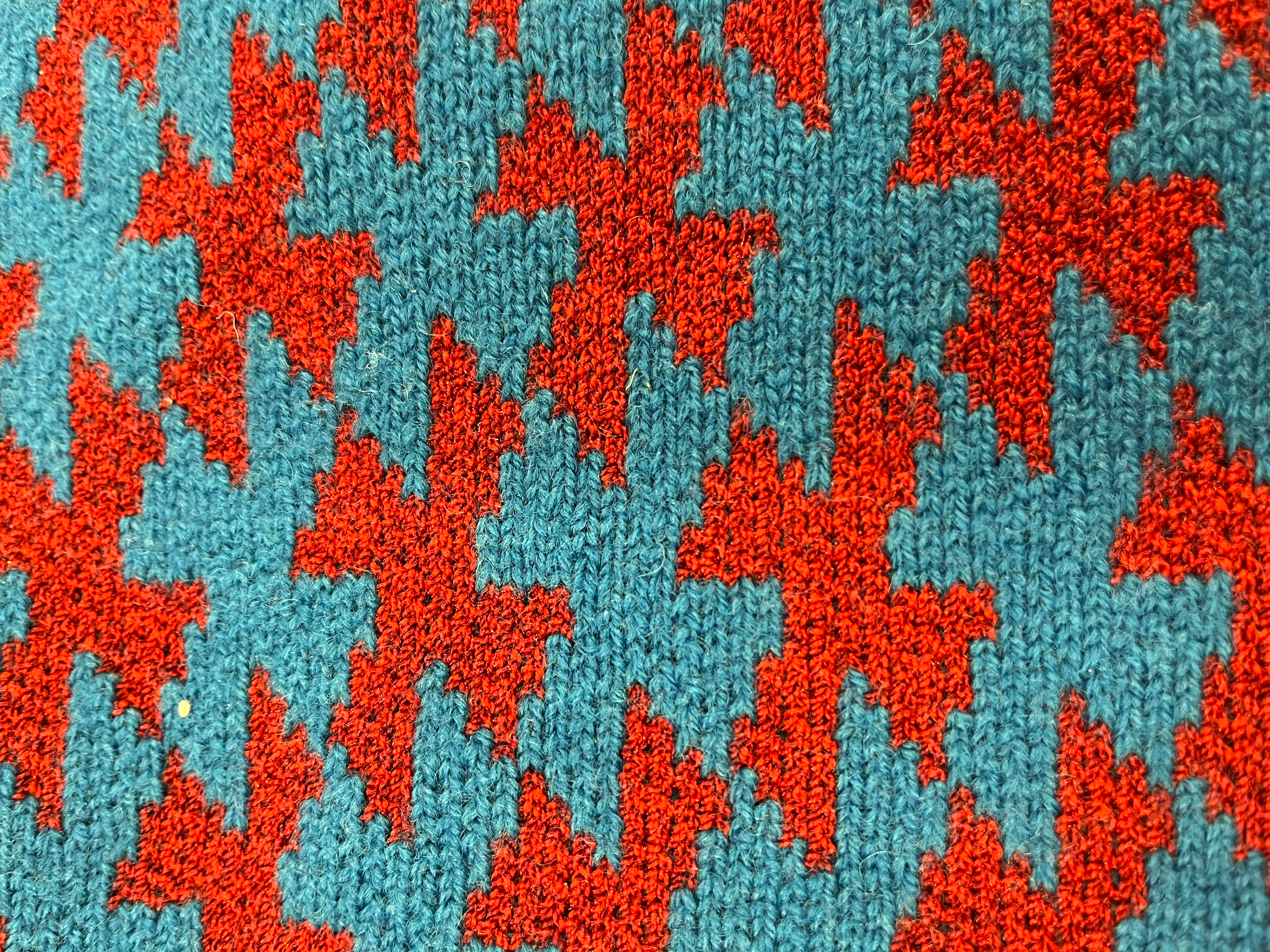 Jacquard tessellating pattern