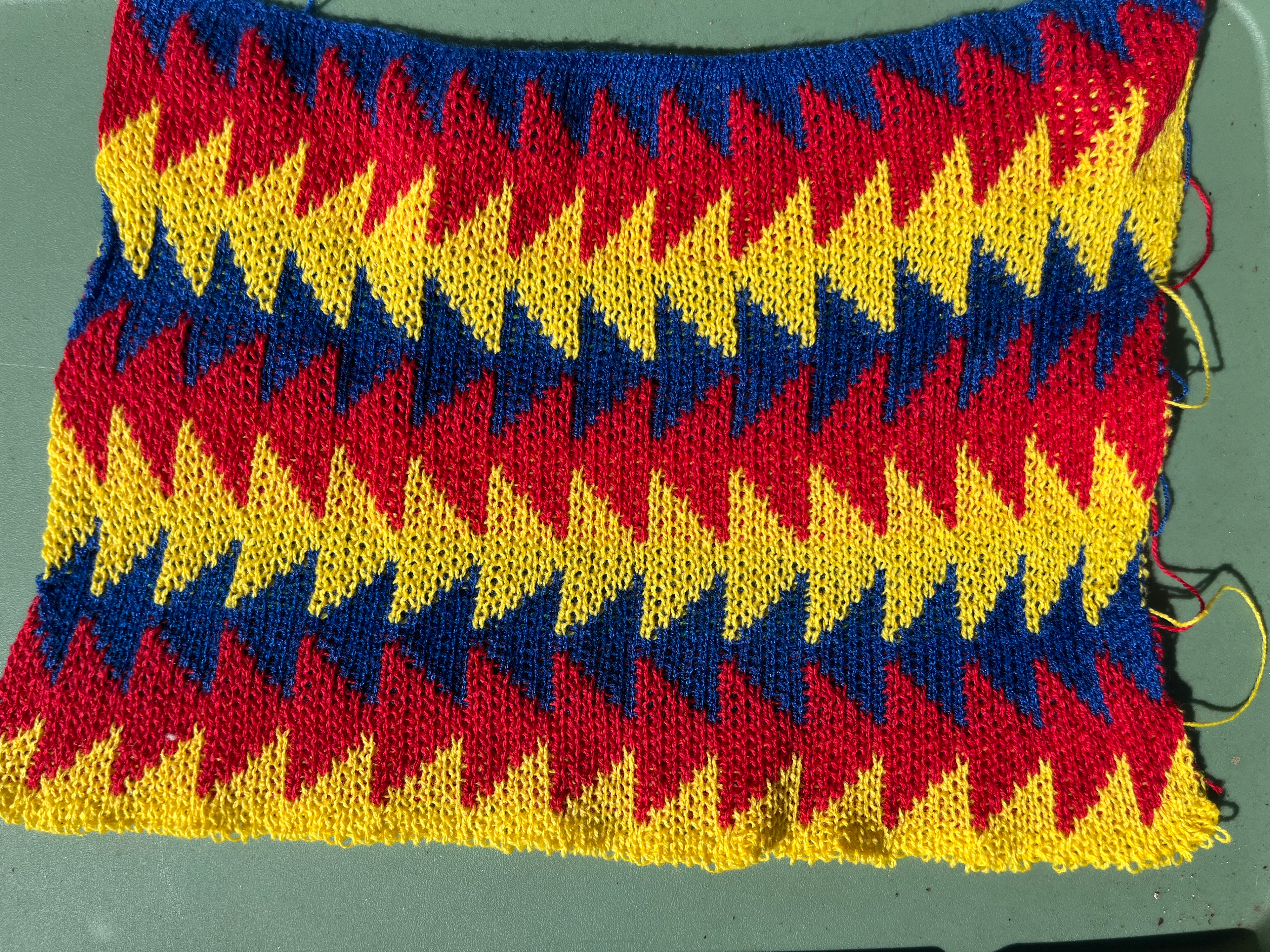 Jacquard tessellating pattern