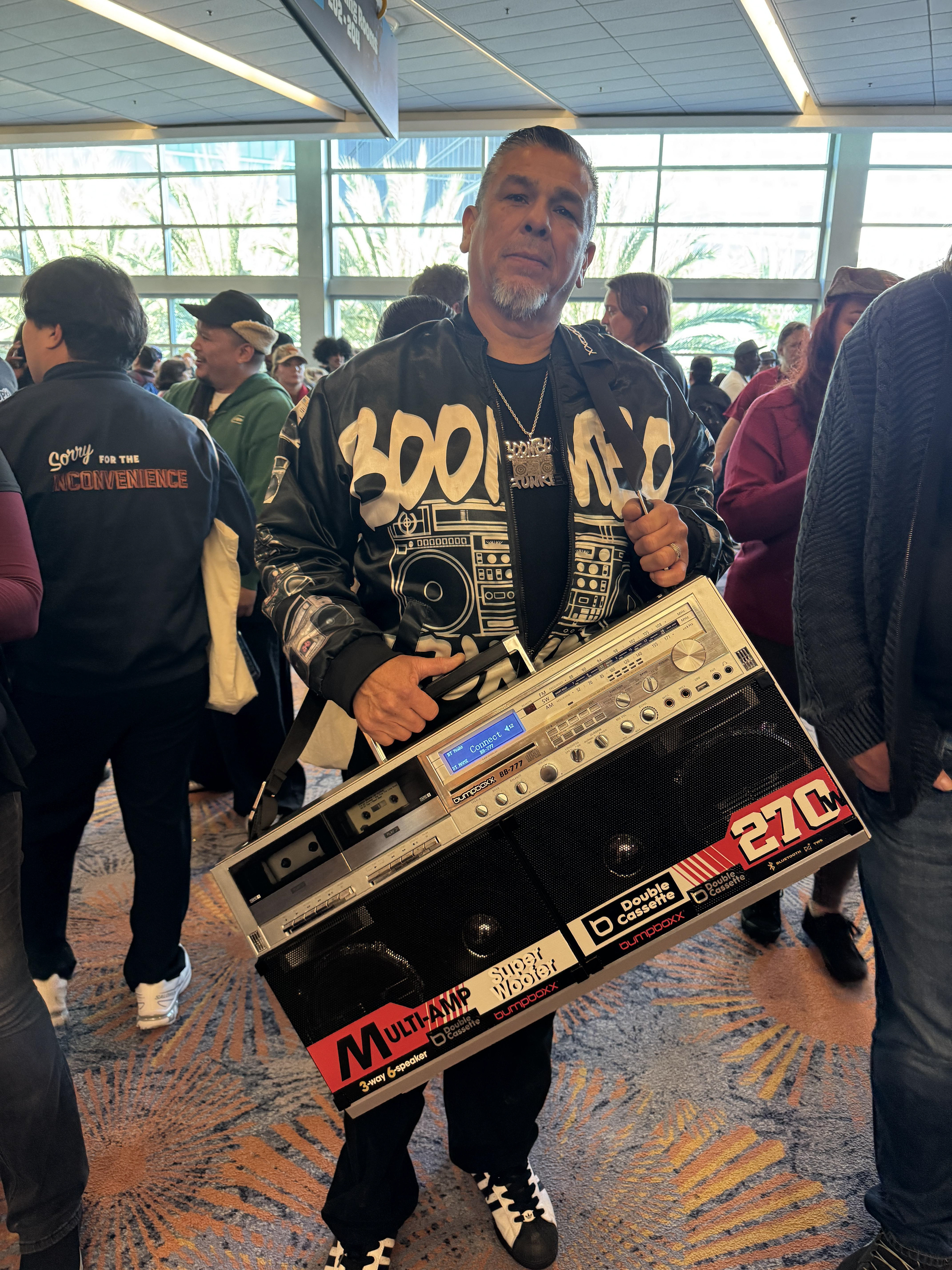 This is the new electronic version of the old classic Ghetto boom boxes i had growing up.