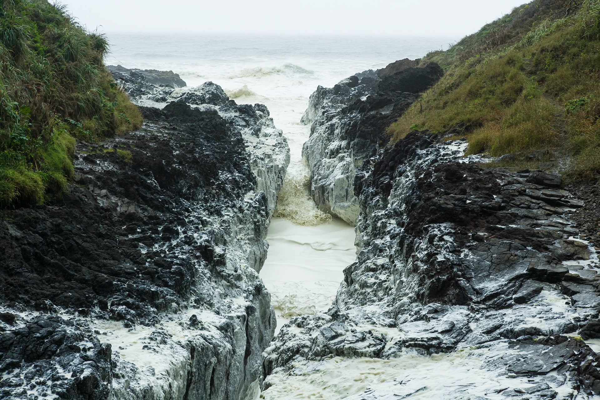 Devil's Churn at the coast of Oregon, Hwy 101, IMAGE OUT OF FOCUS
