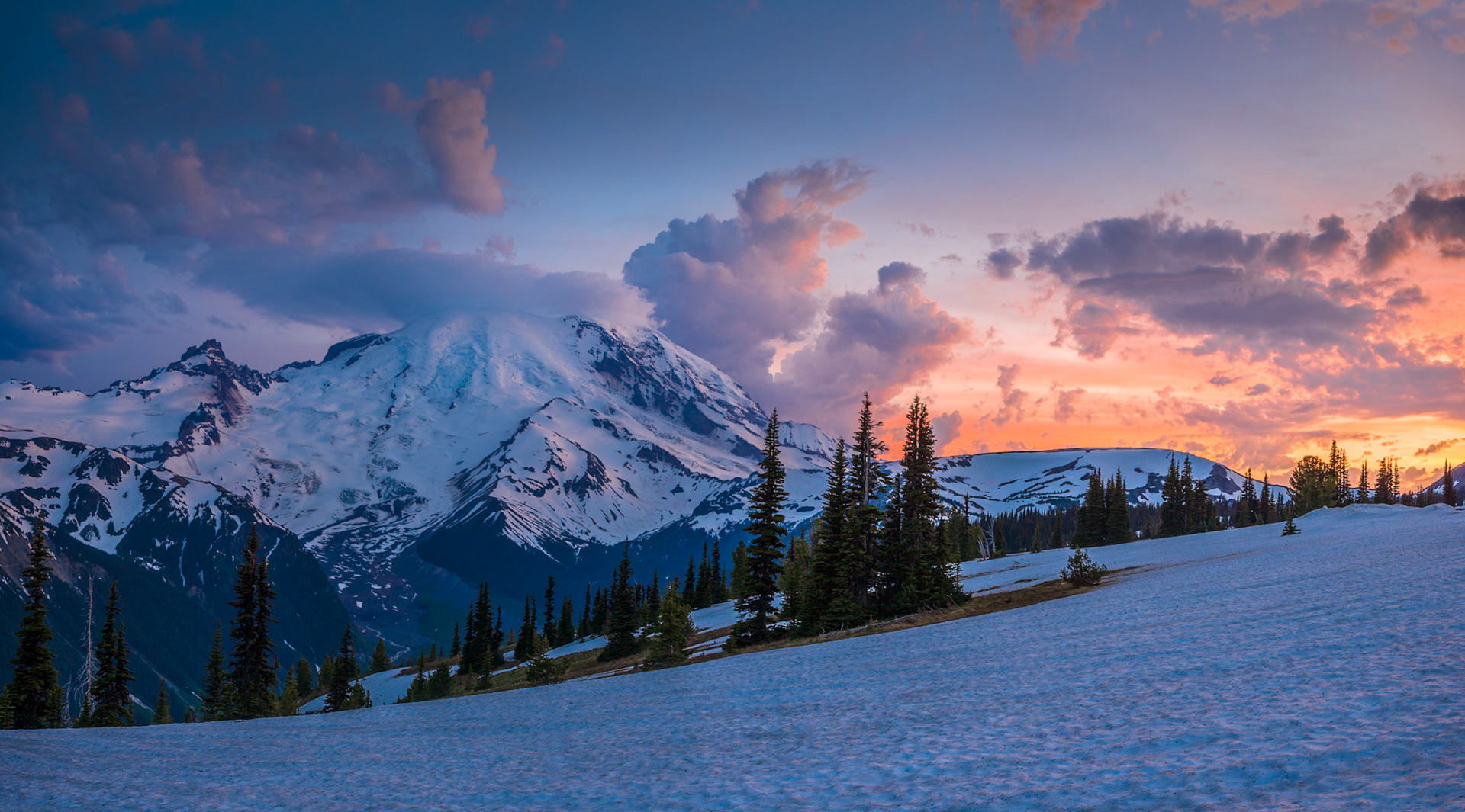 Sunset at Mount Rainier Nat'l Park Sunrise Point, WA, USA