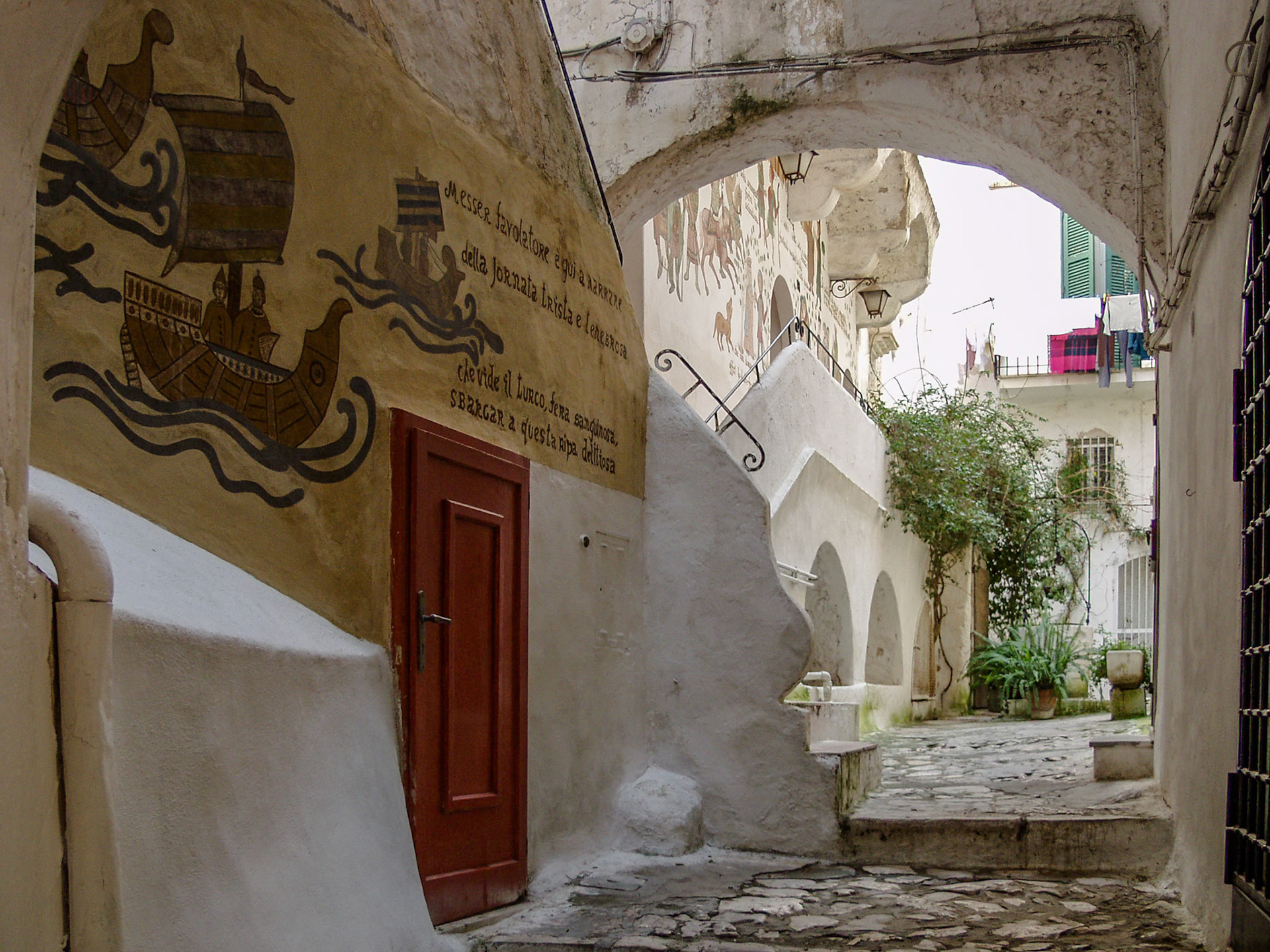 Sperlonga, Lack of aesthetic or commercial appeal