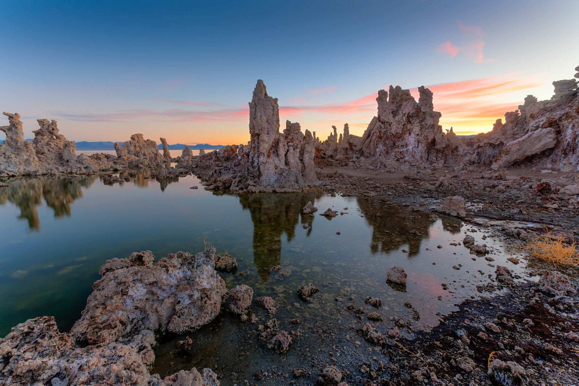 Tufas at sunrise at Mono Lake, California, USA