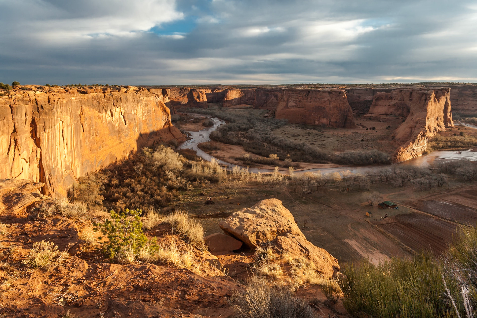 Sunrise at Canyon de Chelley, Tsegi Overlook, Arizona, USA