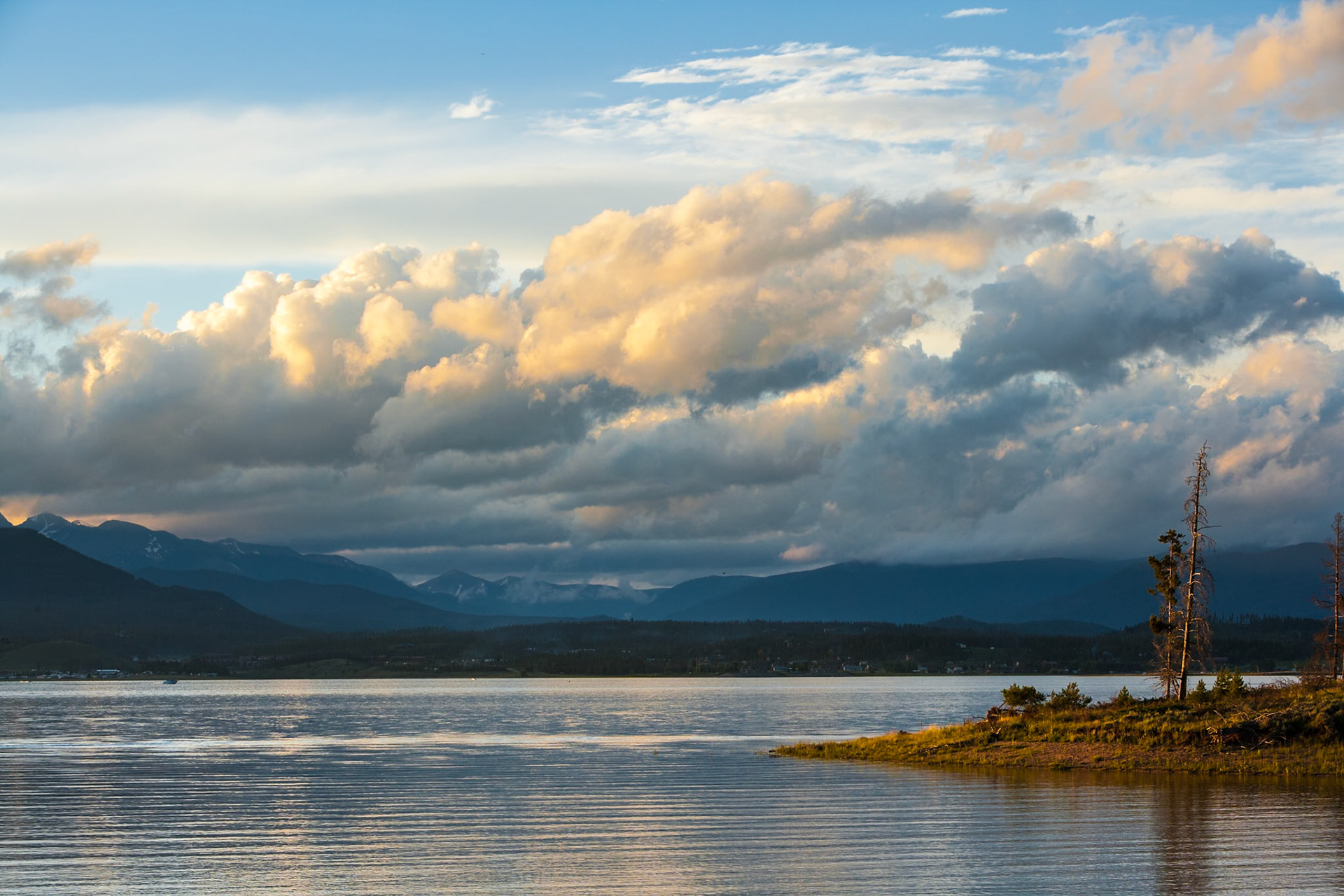 Sunset at Lake Granby, Colorado, near Rocky Mountain Nat'l Park, CO, USA