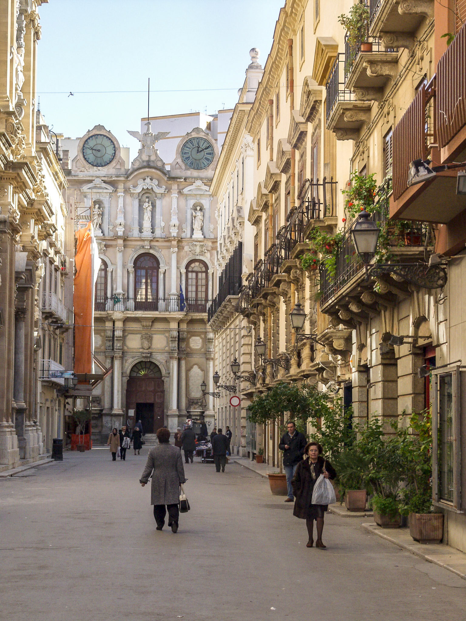 Street in Trapani, Sicily, Italy, Lack of aesthetic or commercial appeal
