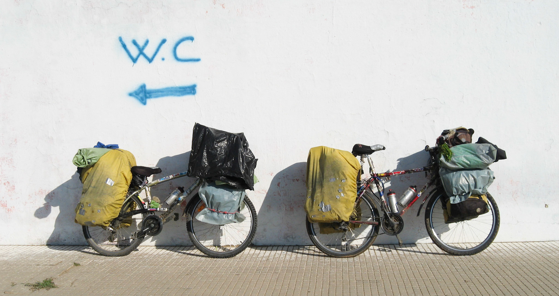 Two bikes at restroom Maroc