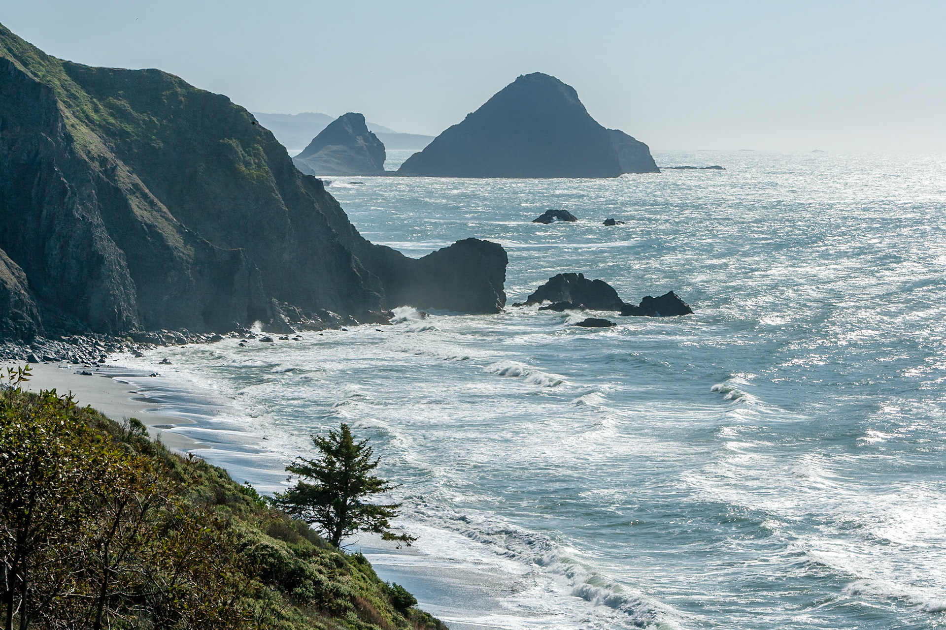 Ocean at Rocky Oregon Coast Hwy south of Humbug Mountain State Park, OR, USA