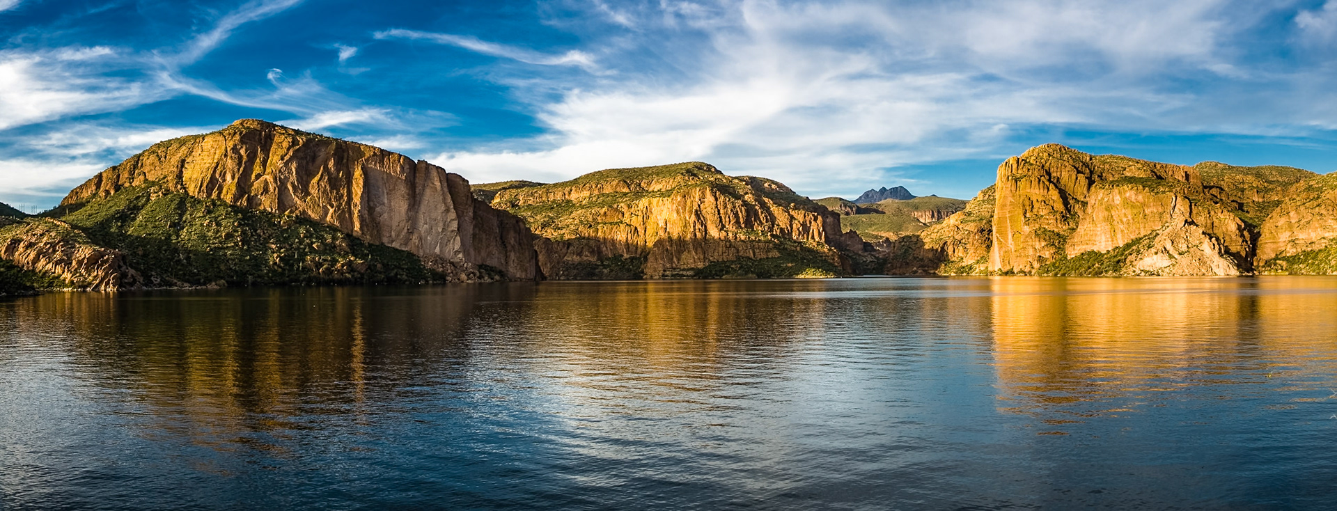 Canyon Lake near Lost Dutchman SP, AZ, USA