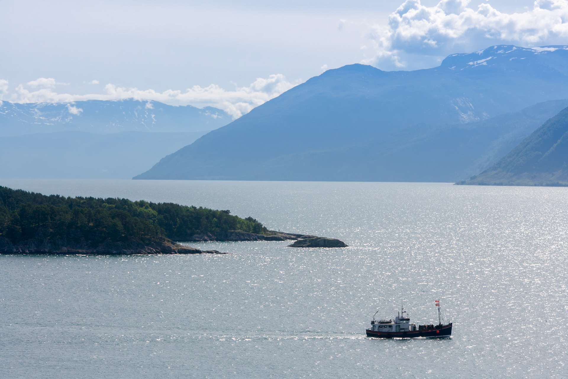 Sognefjorden between Nordrevik and Vadheim E39-55
