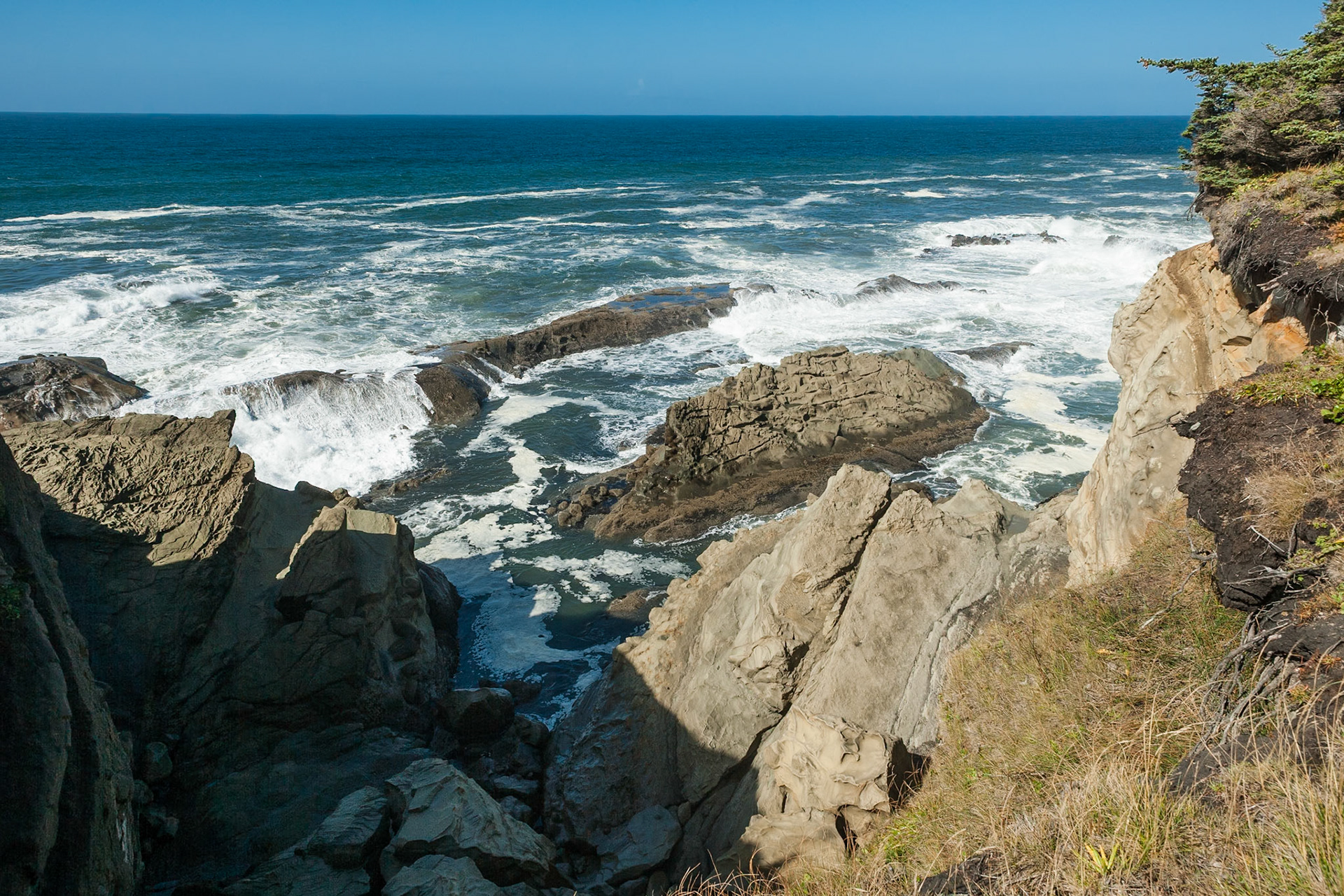 Ocean waves ay Shore Acres State Park, Oregon, USA