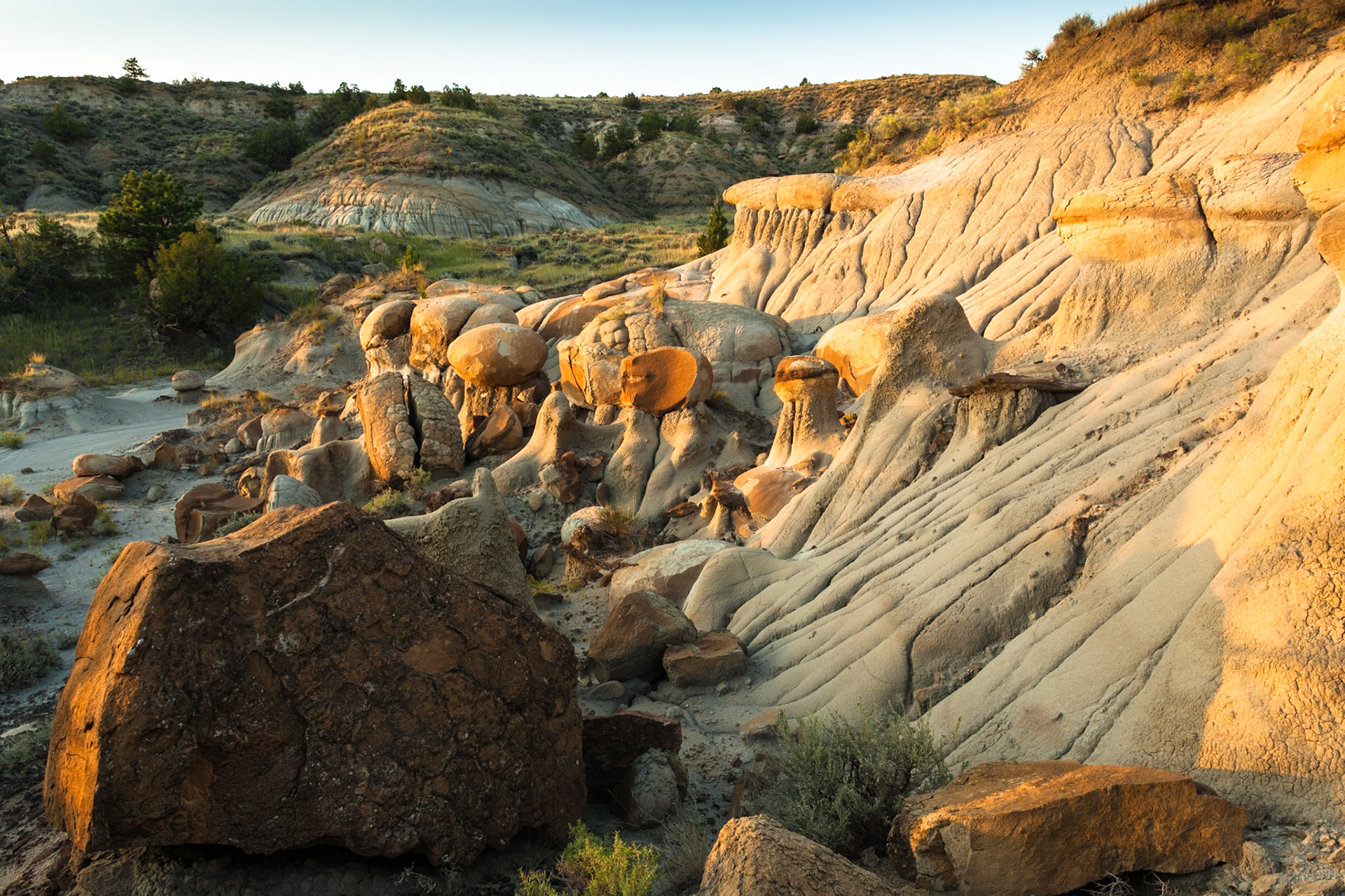Hoodoos at Makoshika State Park at sunset, Montana, North America, USA