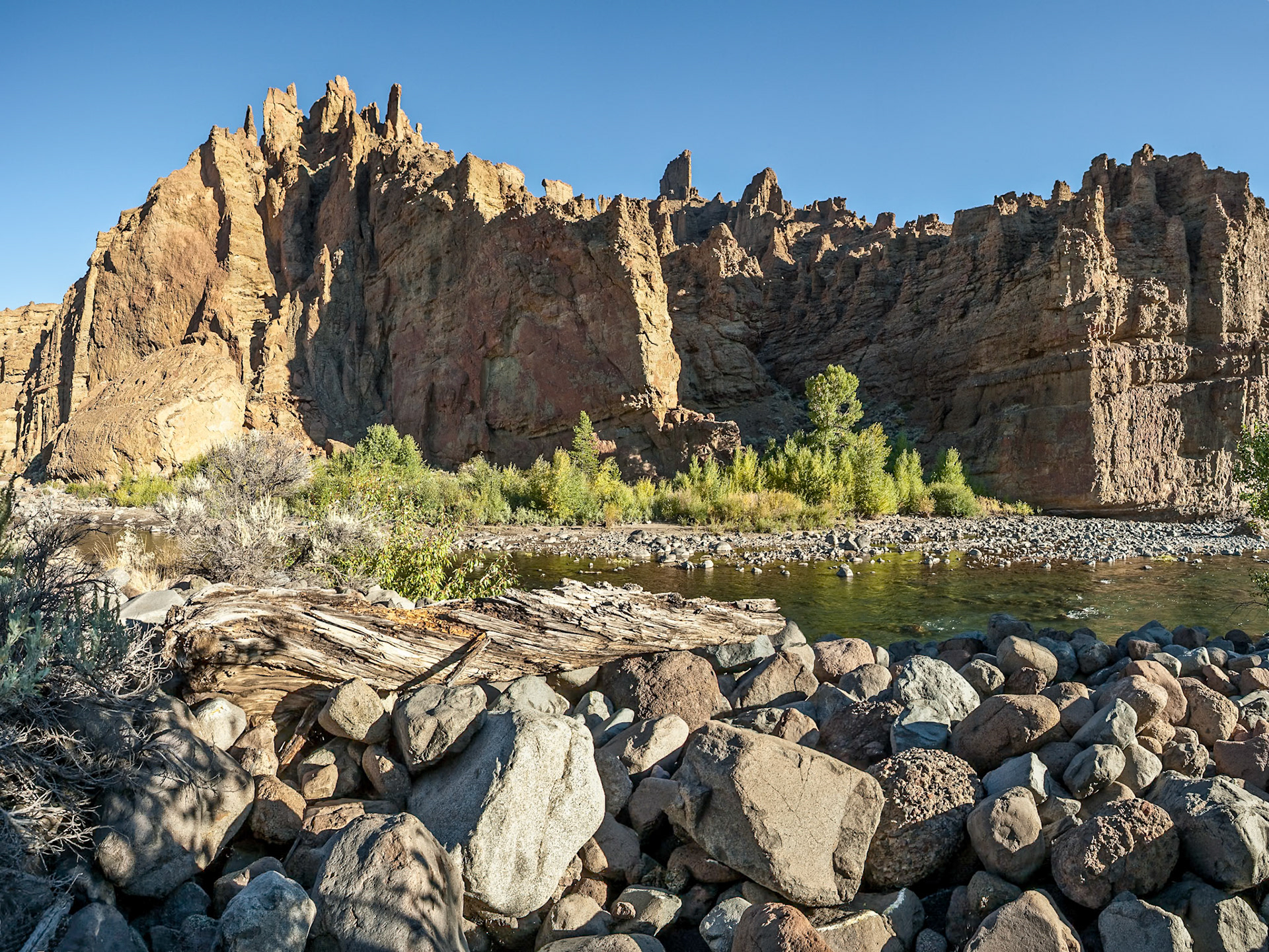 Shoshone River at Wapiti Valley, Wyoming, USA