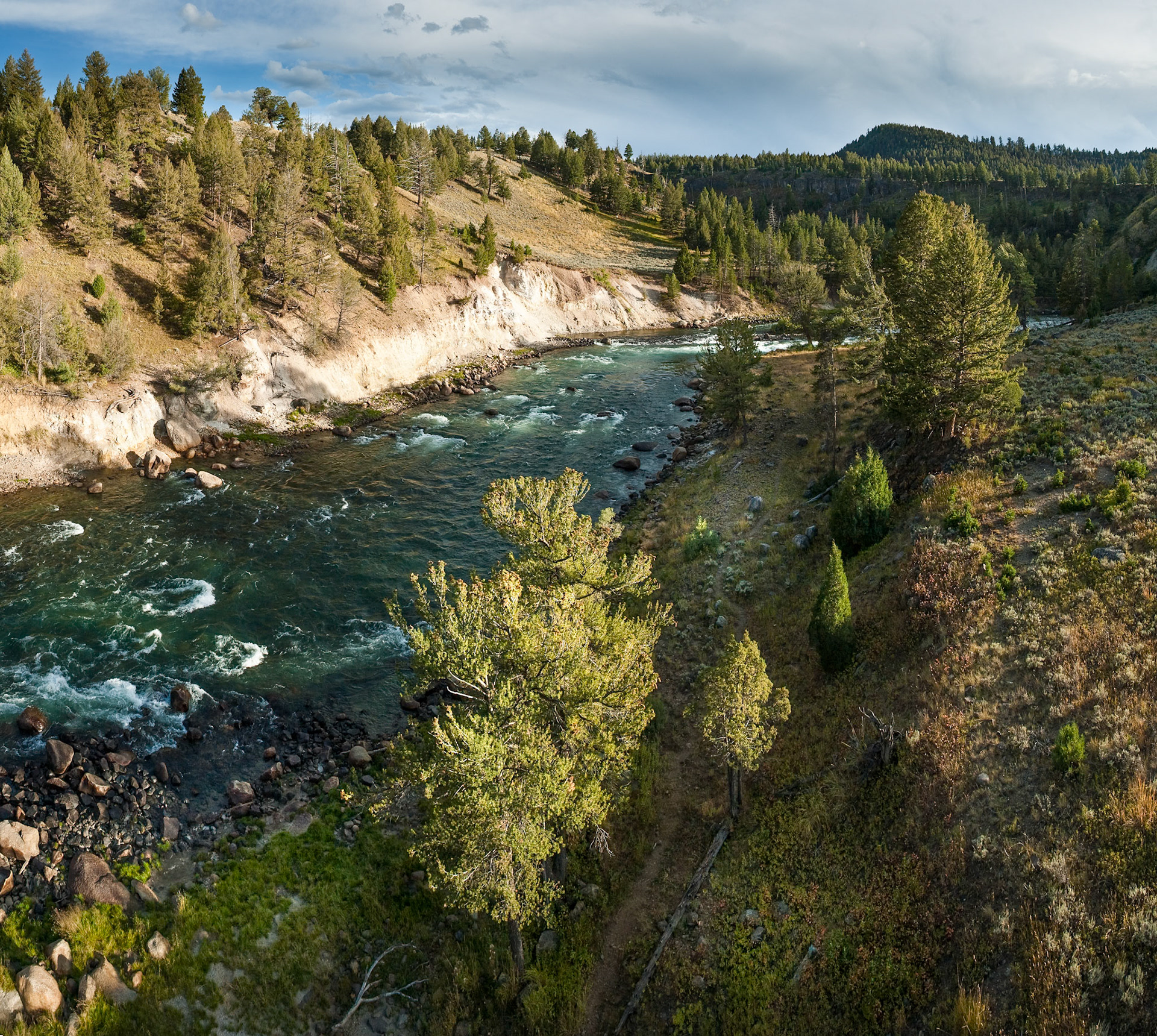 Yellowstone River in Yellowstone National Park, Wyoming, USA