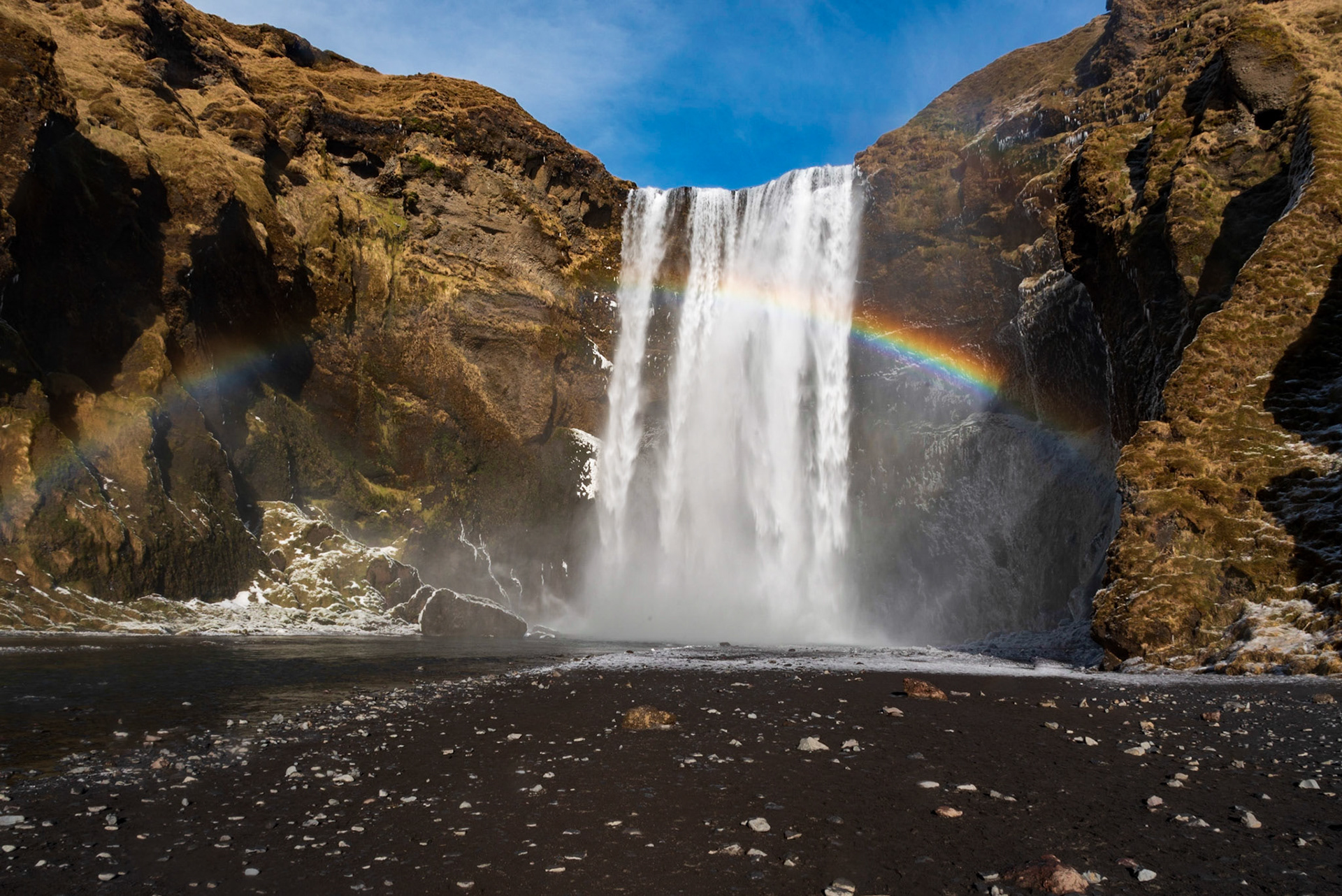 Skogafoss is one of Iceland’s biggest and most beautiful waterfalls with an astounding width of 25 meters and a drop of 60 meters, located in South Iceland.