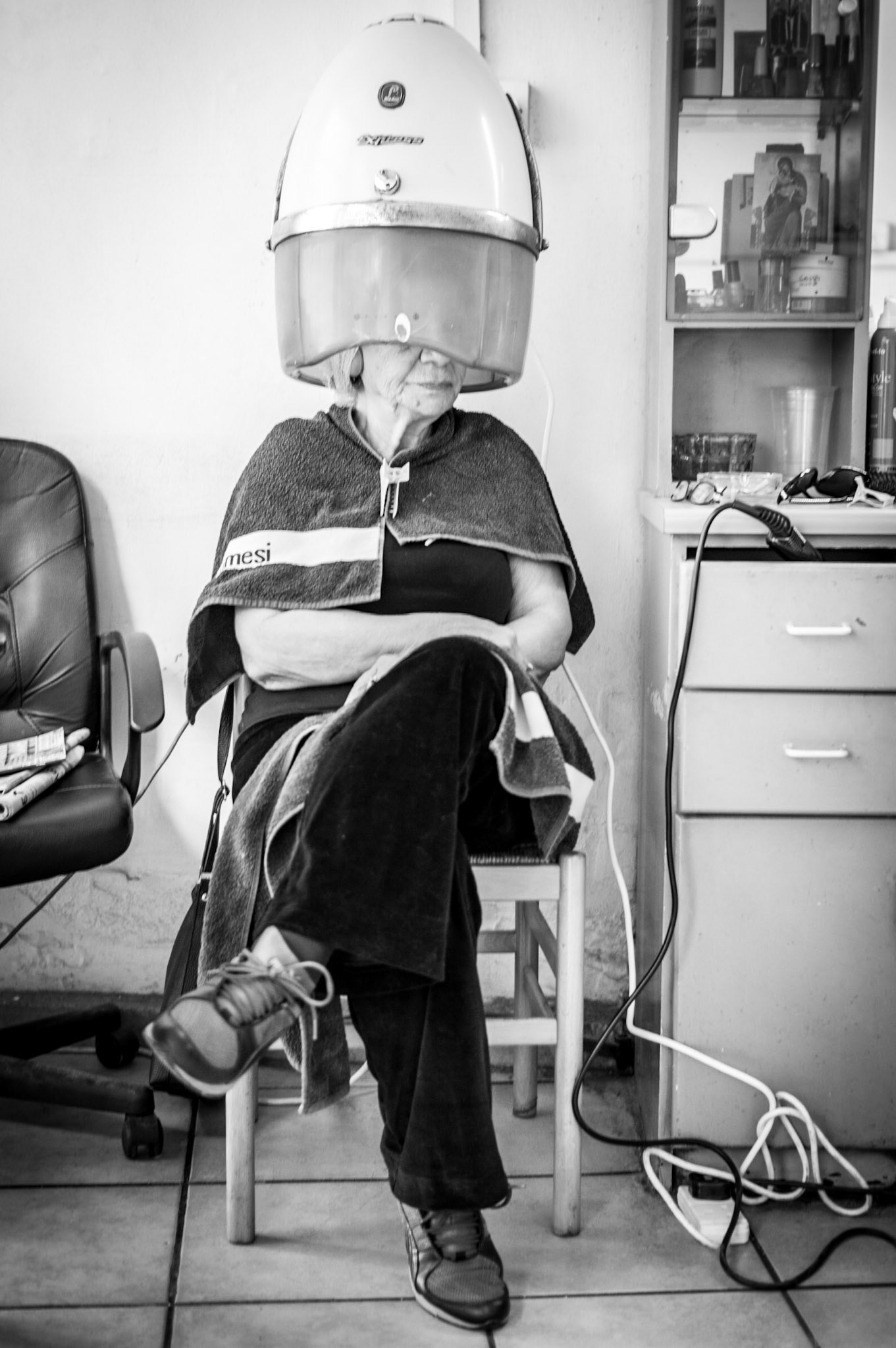 Old lady drying her hair at a neighbourhood hair salon