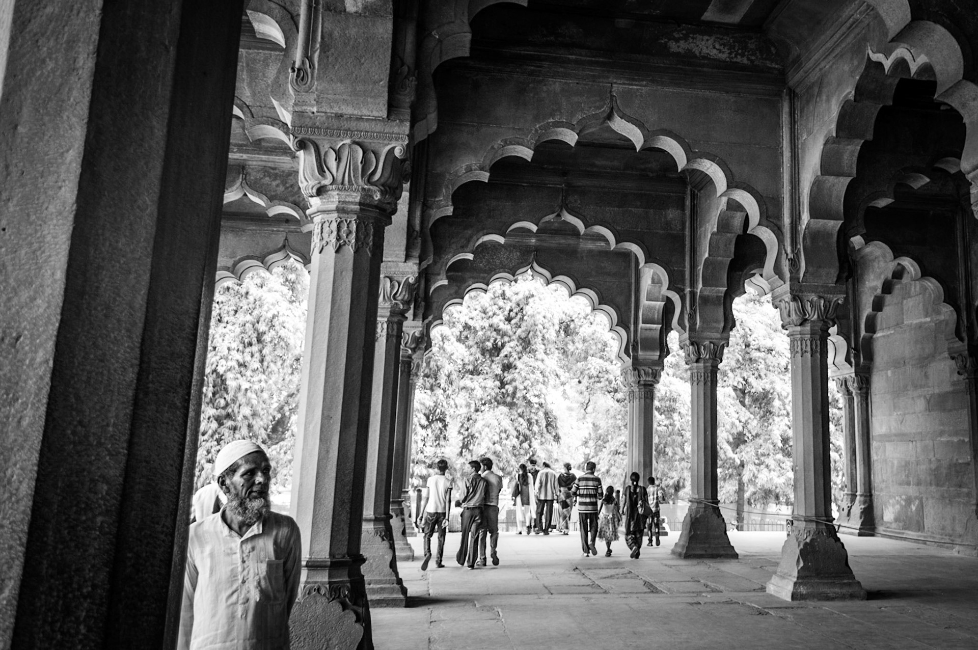 People wondering the Agra Fort in India