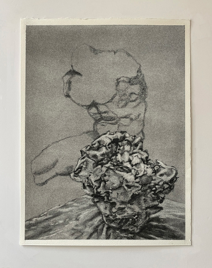 « Météorites » ou « Catastrophes annoncées », fusain sur papier,50x38 cm
