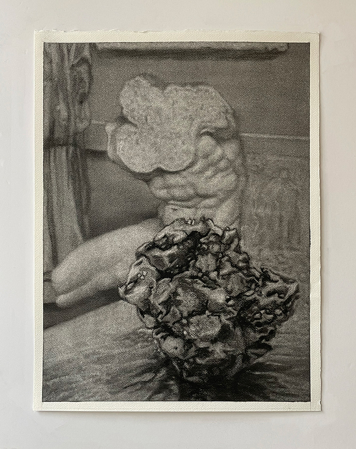 « Météorites » ou « Catastrophes annoncées », fusain sur papier,50x38 cm