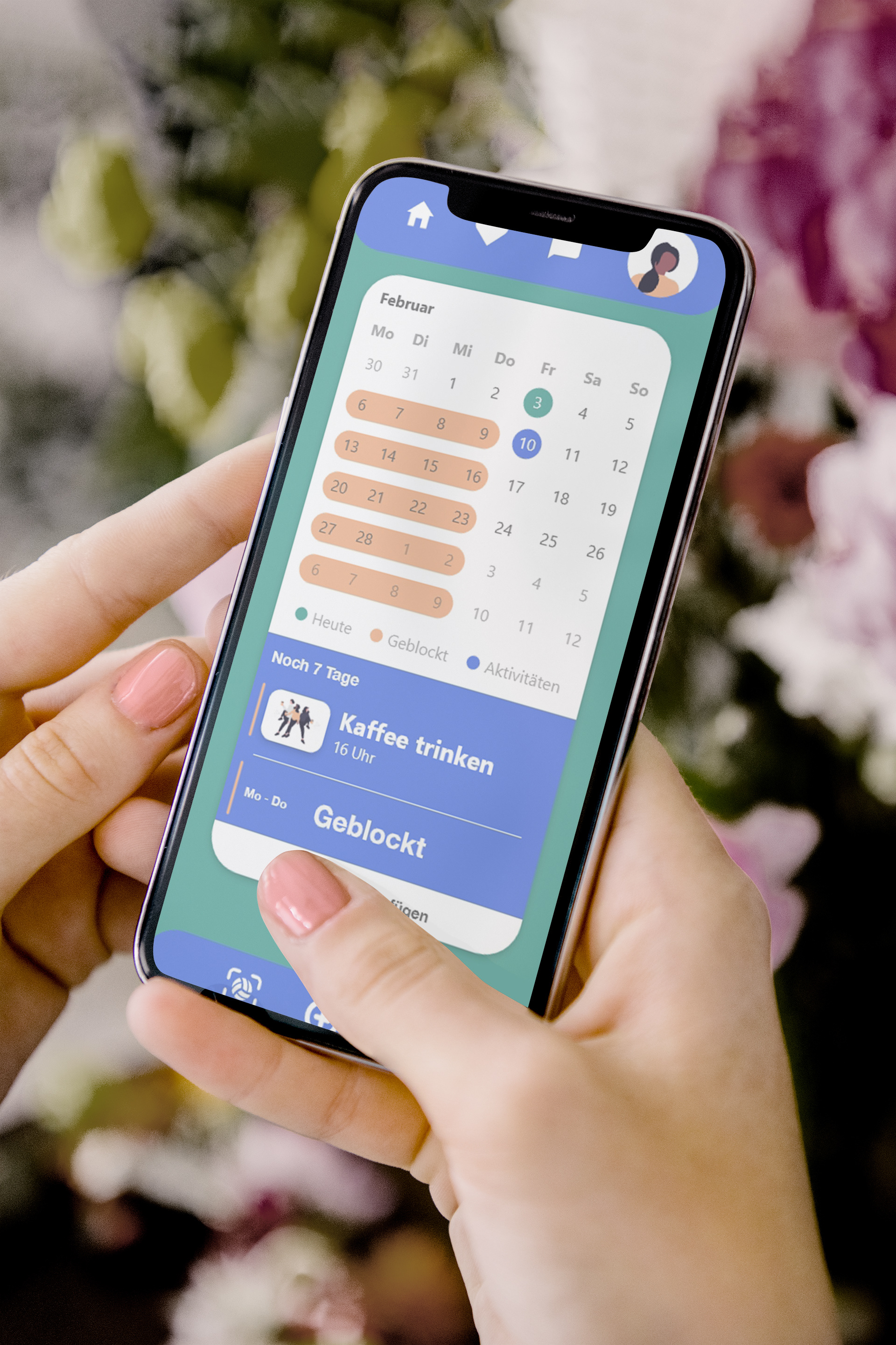 Ein Handy mit der Kalenderansicht in der App plusOUT, inder die entsprechende zeit während den Aktivitäten blockt für eine einfache Terminabstimmung