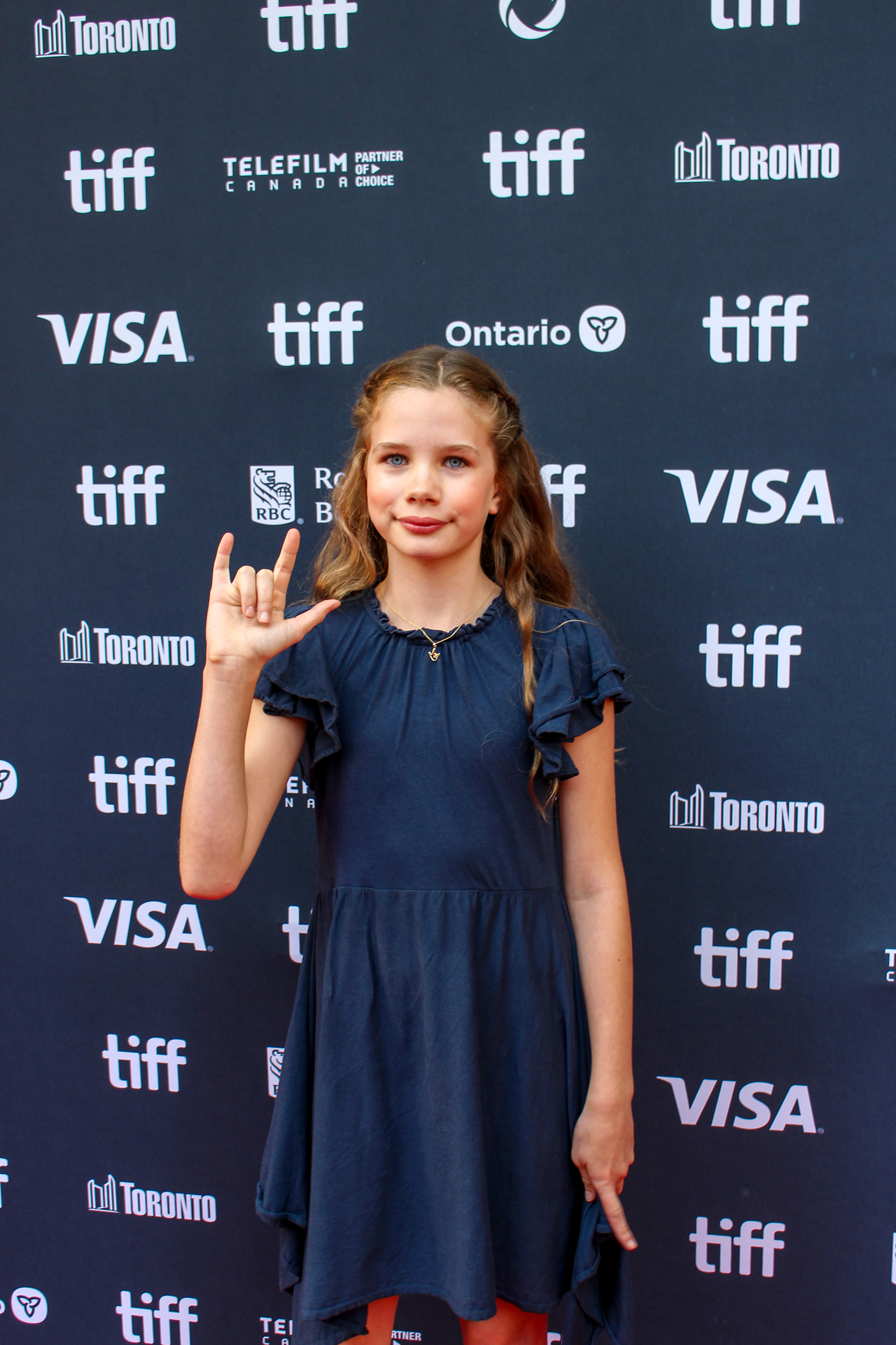 Alona Robbins, Cast